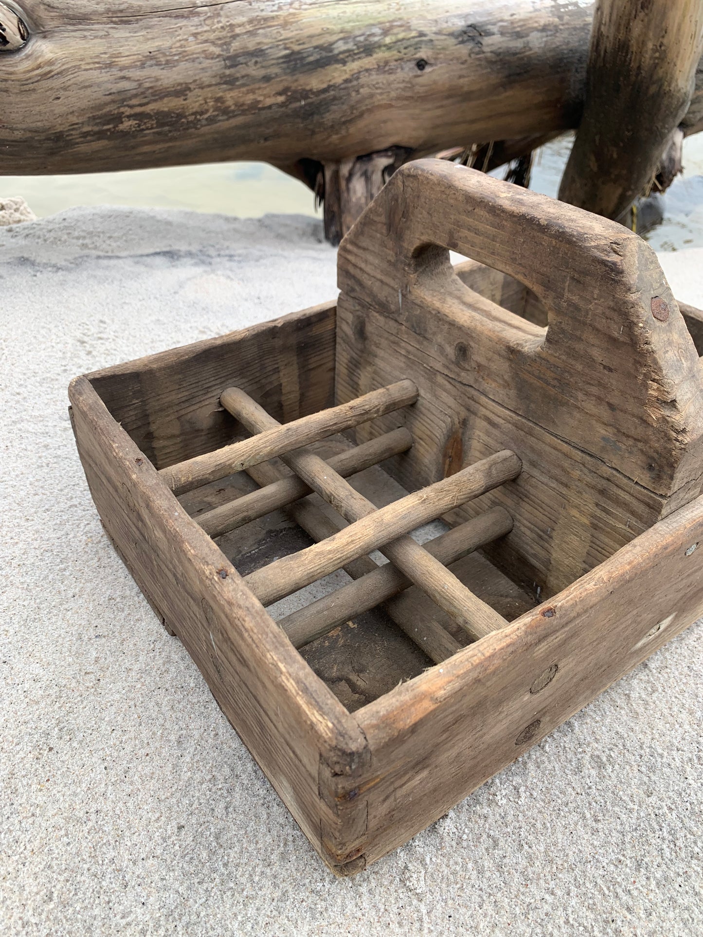 Holzkiste mit 12 Fächern