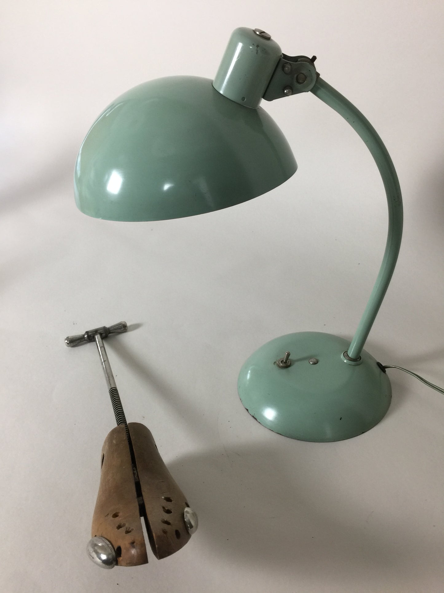 Schöne SIS Bauhaus Tischlampe