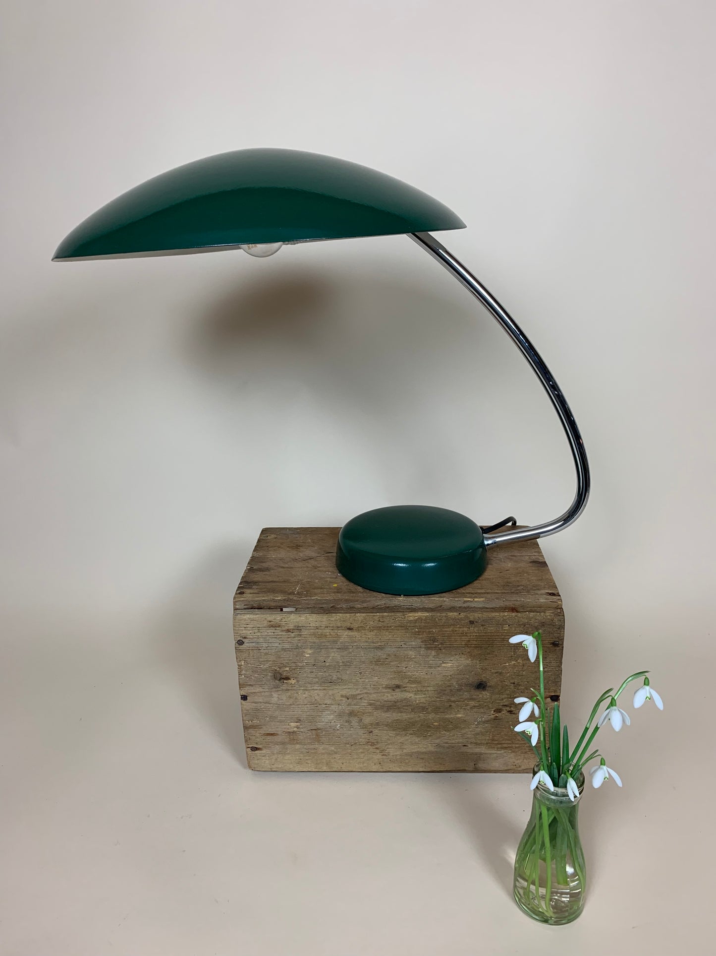 Vintage Kosaken UFO Tischlampe aus den 1950er Jahren.