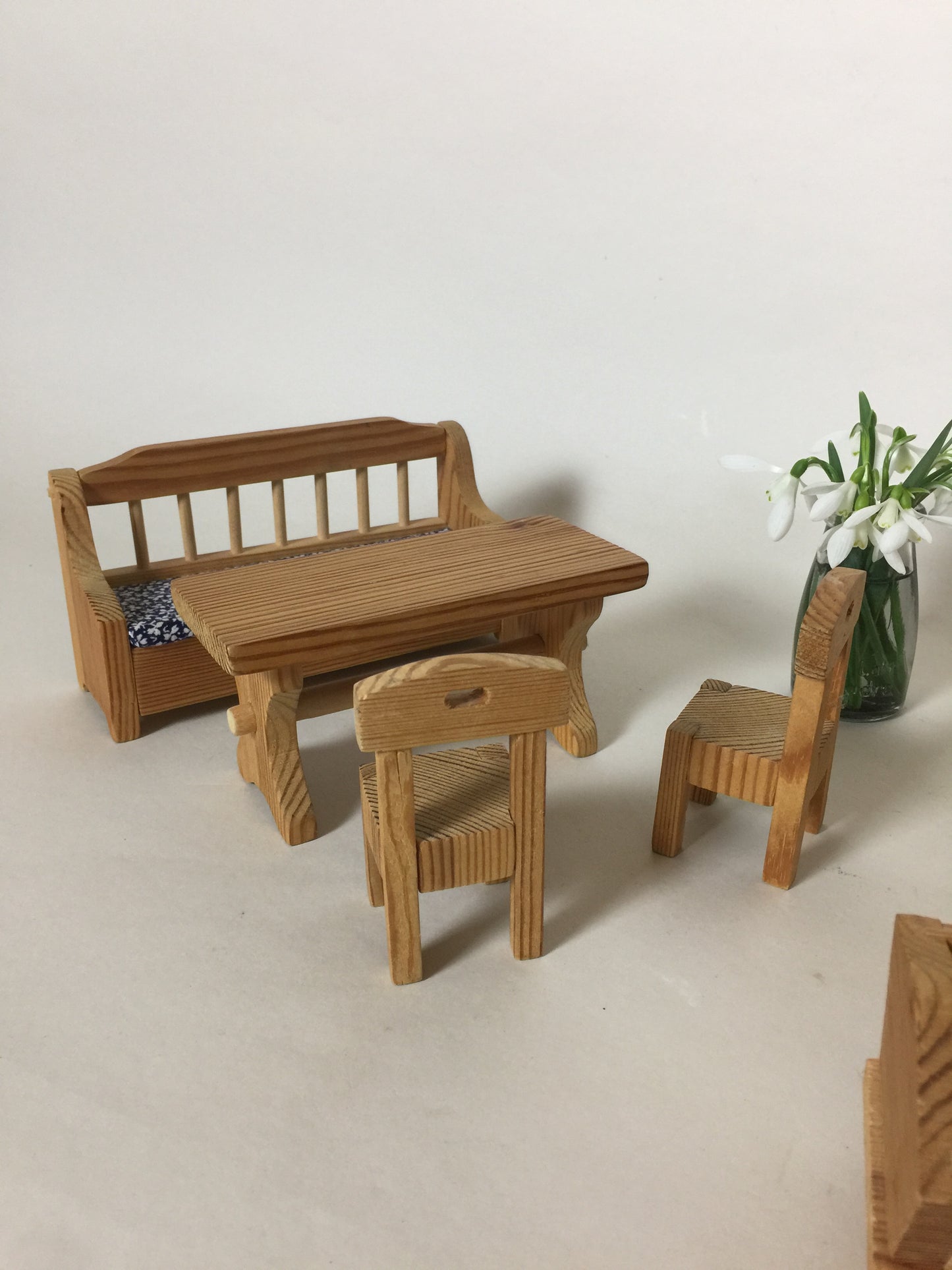 Puppenstubenmöbel (zusammen verkauft)