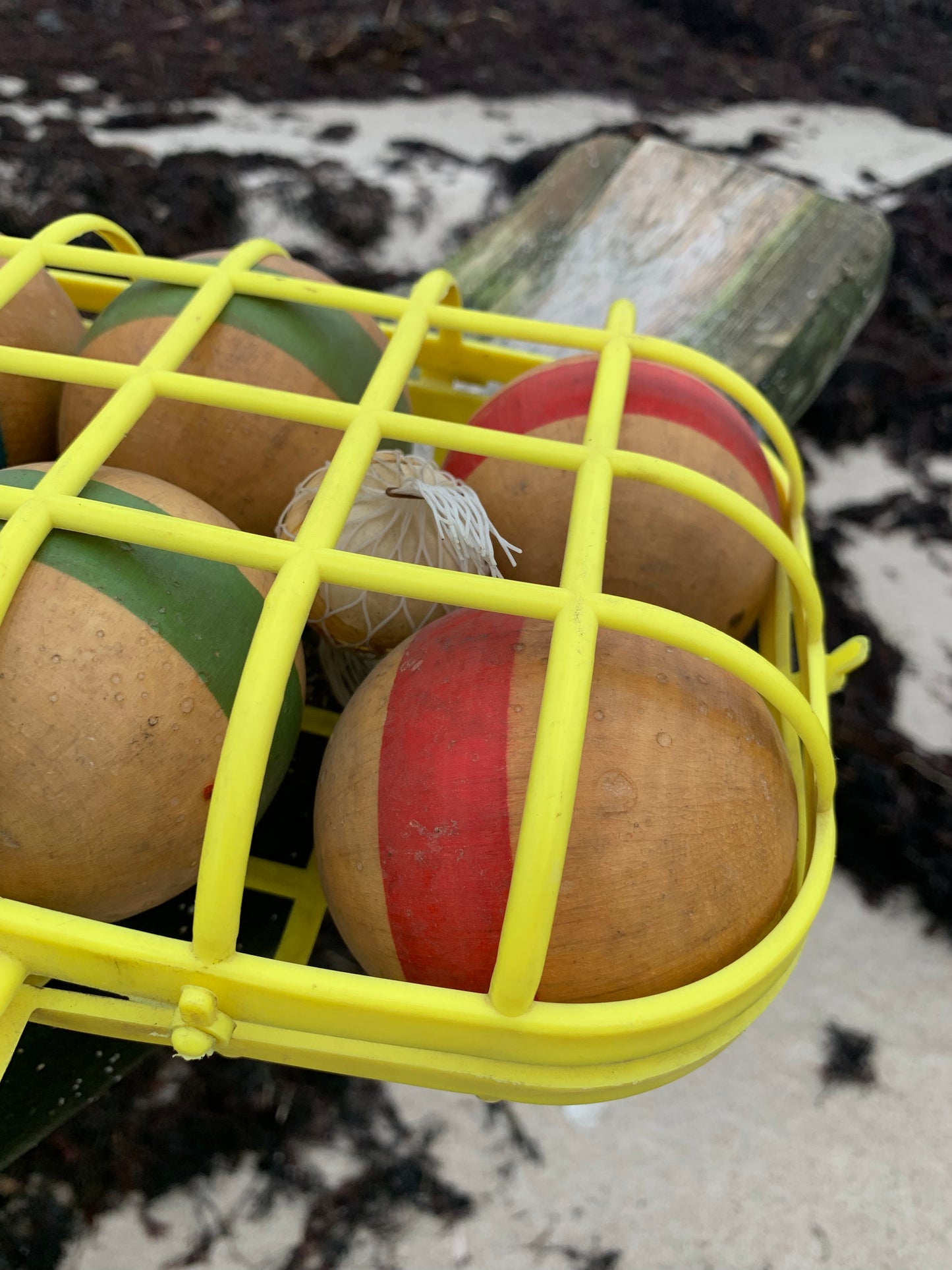 Altes Boule-Spiel mit 8 Holzkugeln