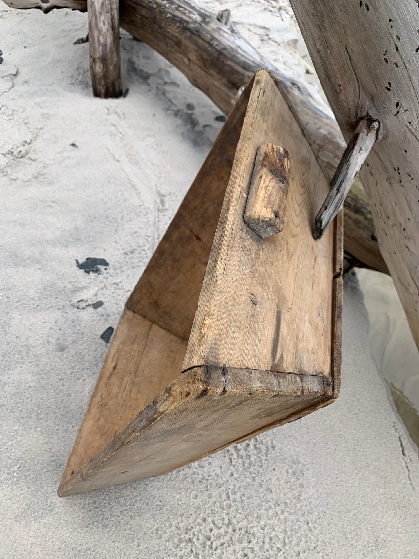 Holztrog mit Griff