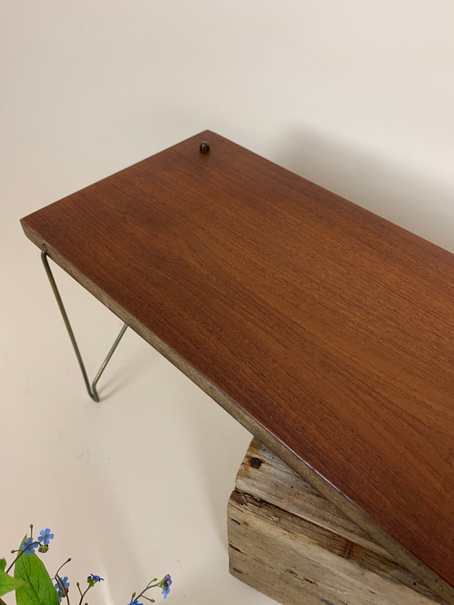 Regal aus Teakholz
