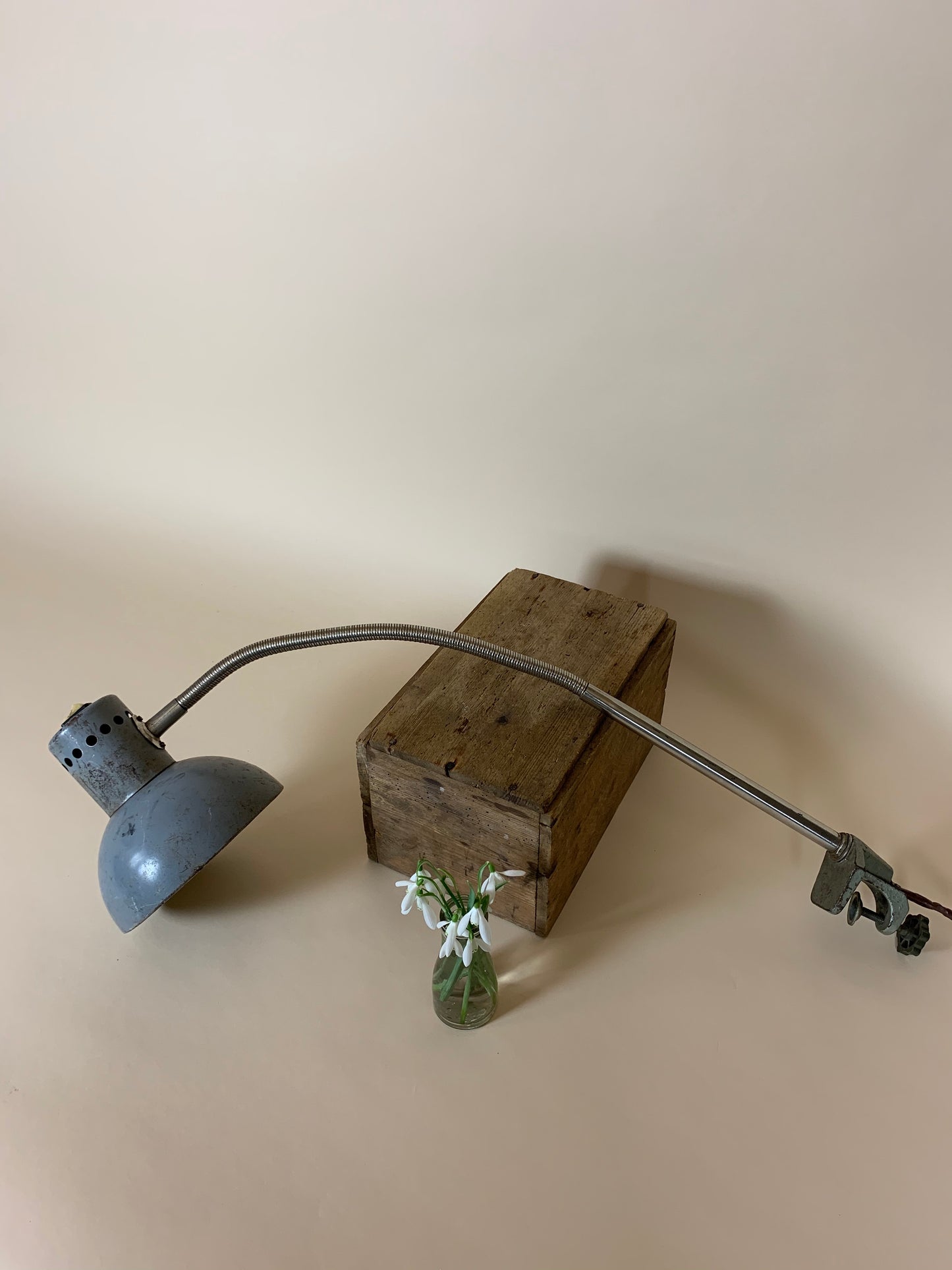 Schöne polnische Architektenlampe - Grau