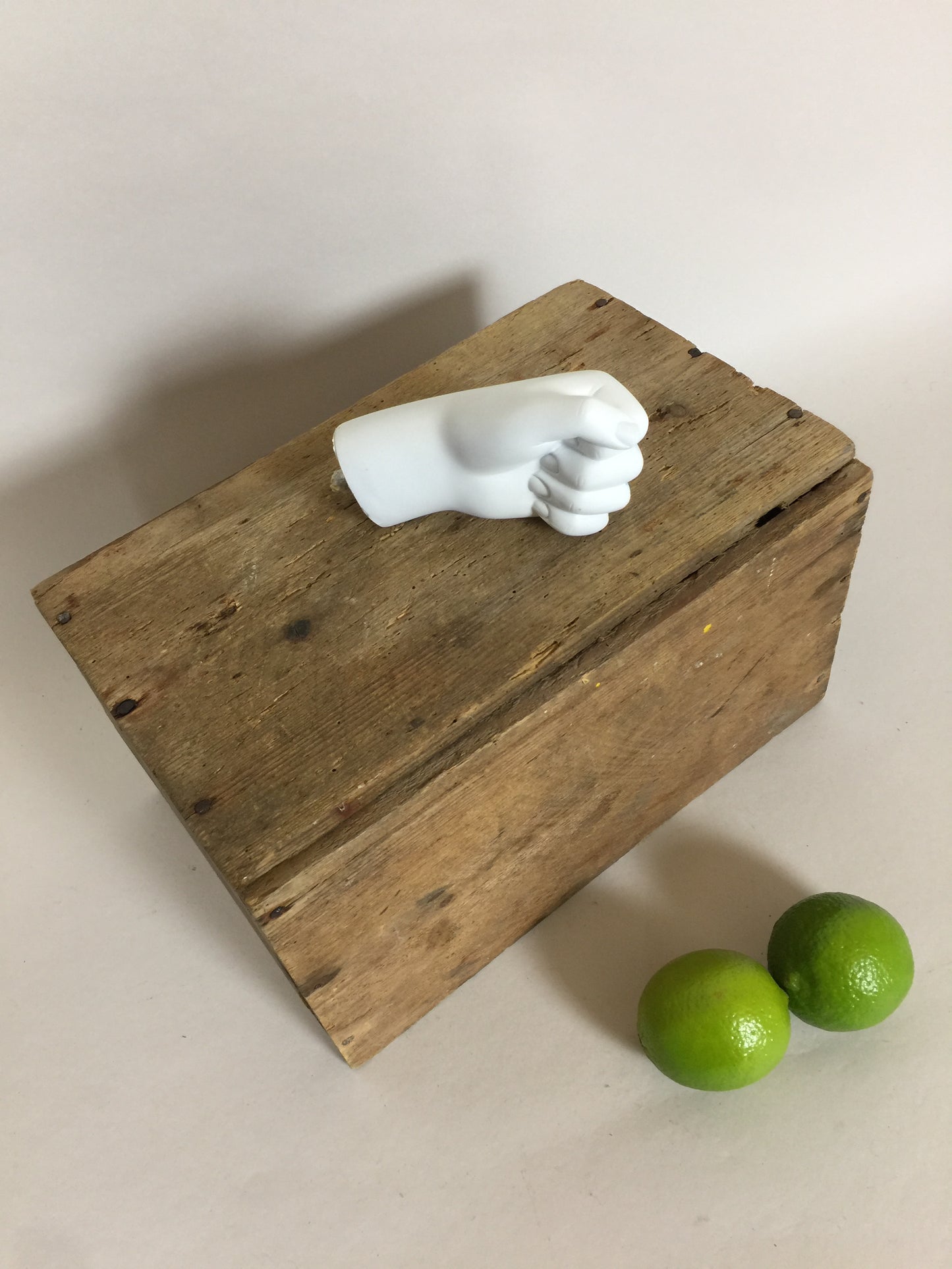 Ist in dieser Hand etwas versteckt?