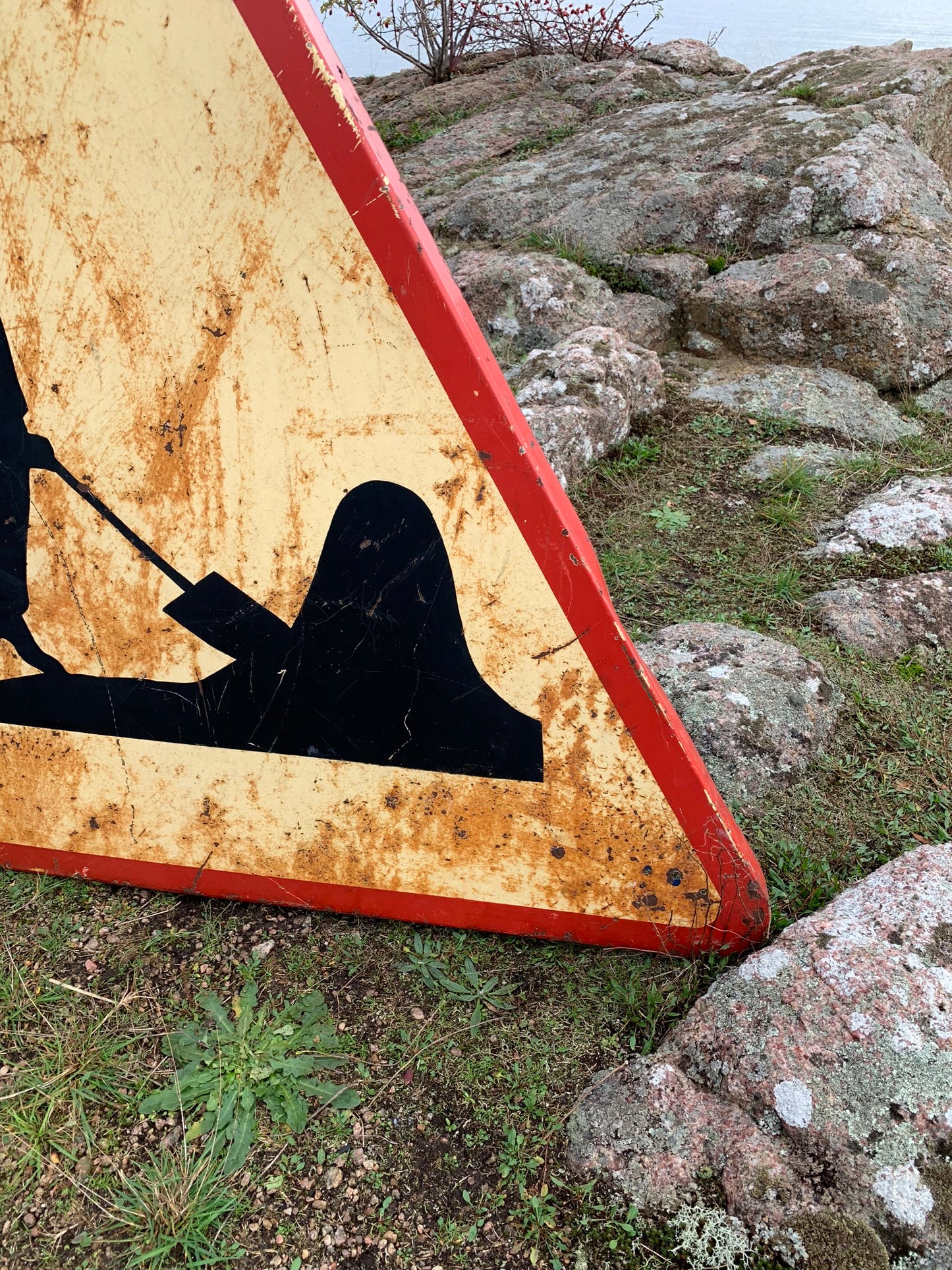 Sehr großes und sehr einzigartiges französisches Verkehrszeichen