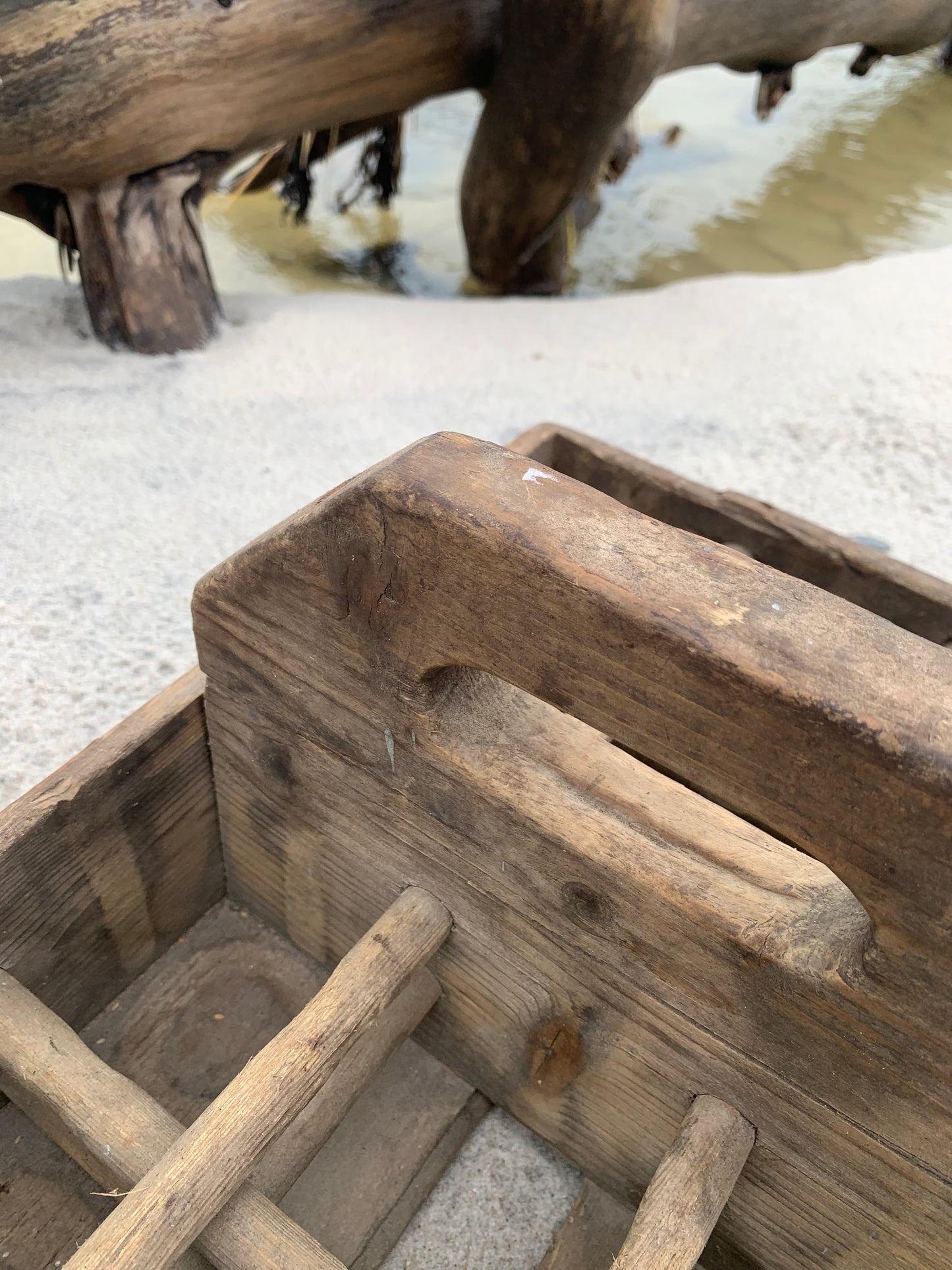 Holzkiste mit 12 Fächern