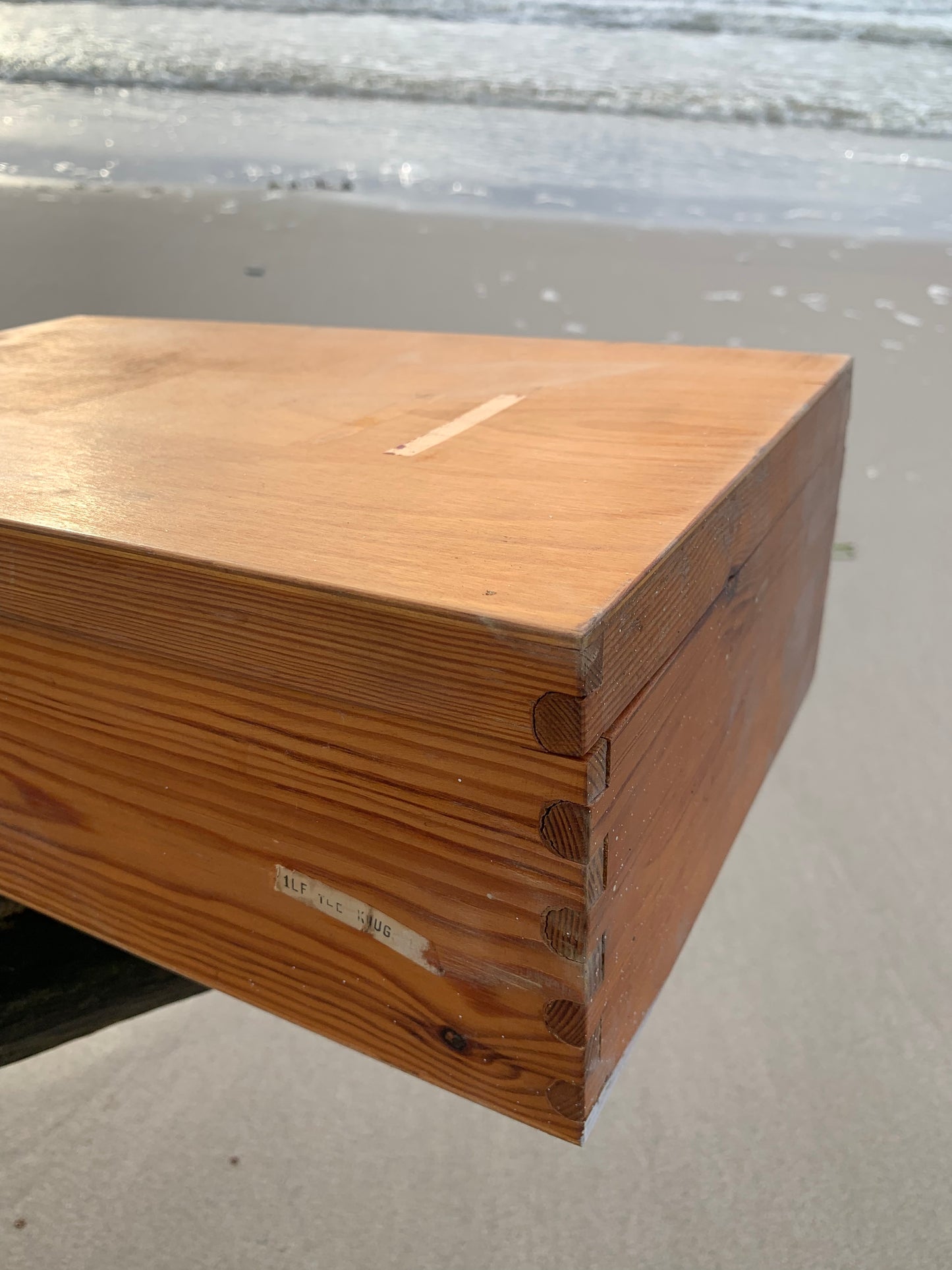 Holzkiste mit Deckel