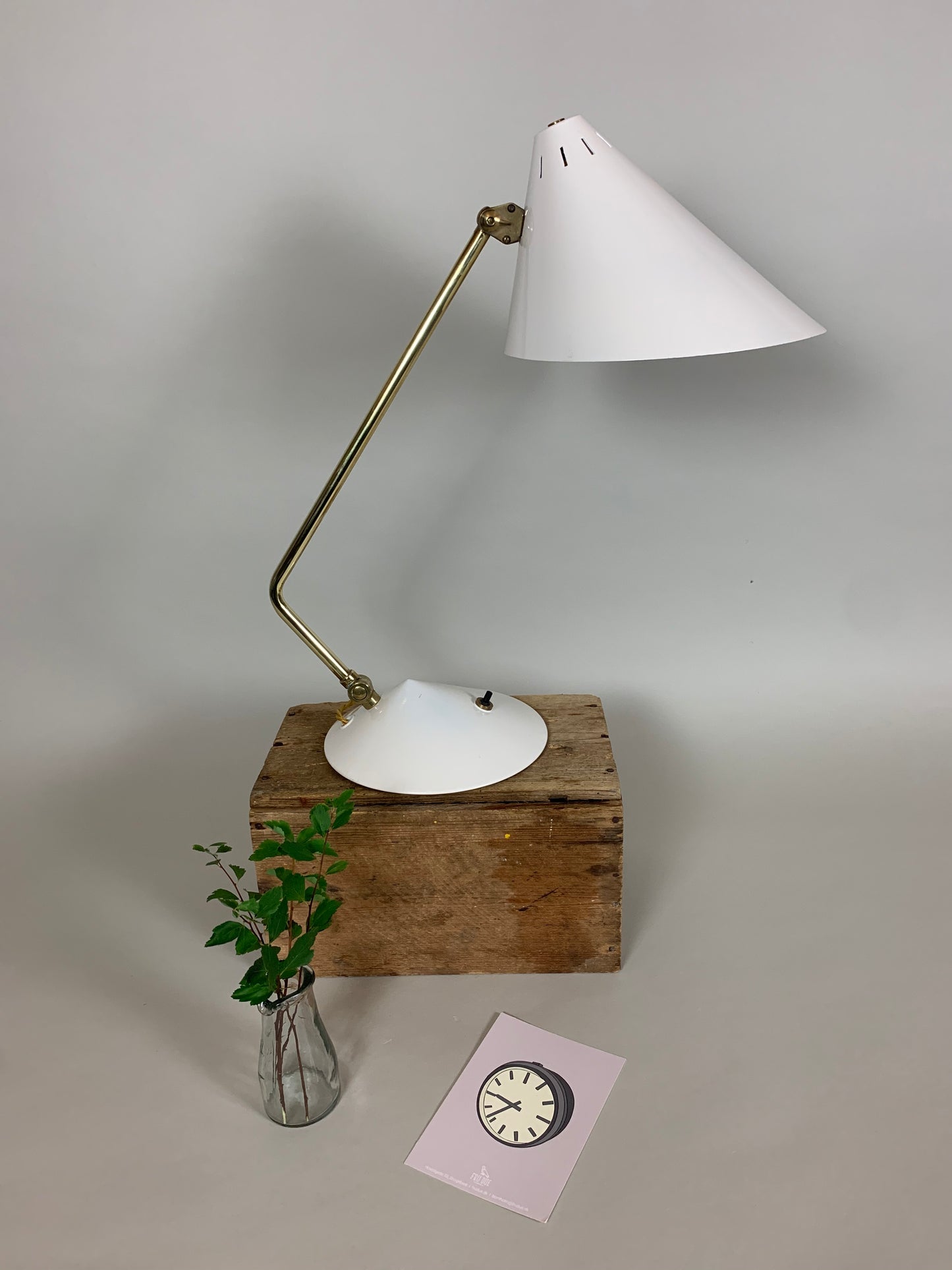 Hala Tischlampe - Weiß und Messing