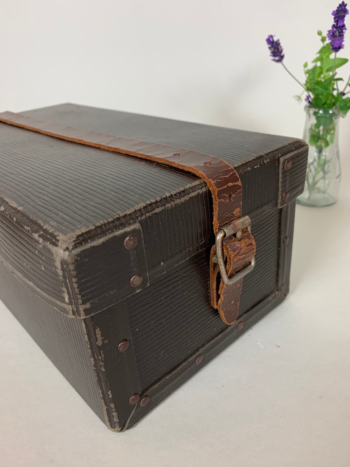 Schönes Archivetui mit Lederband