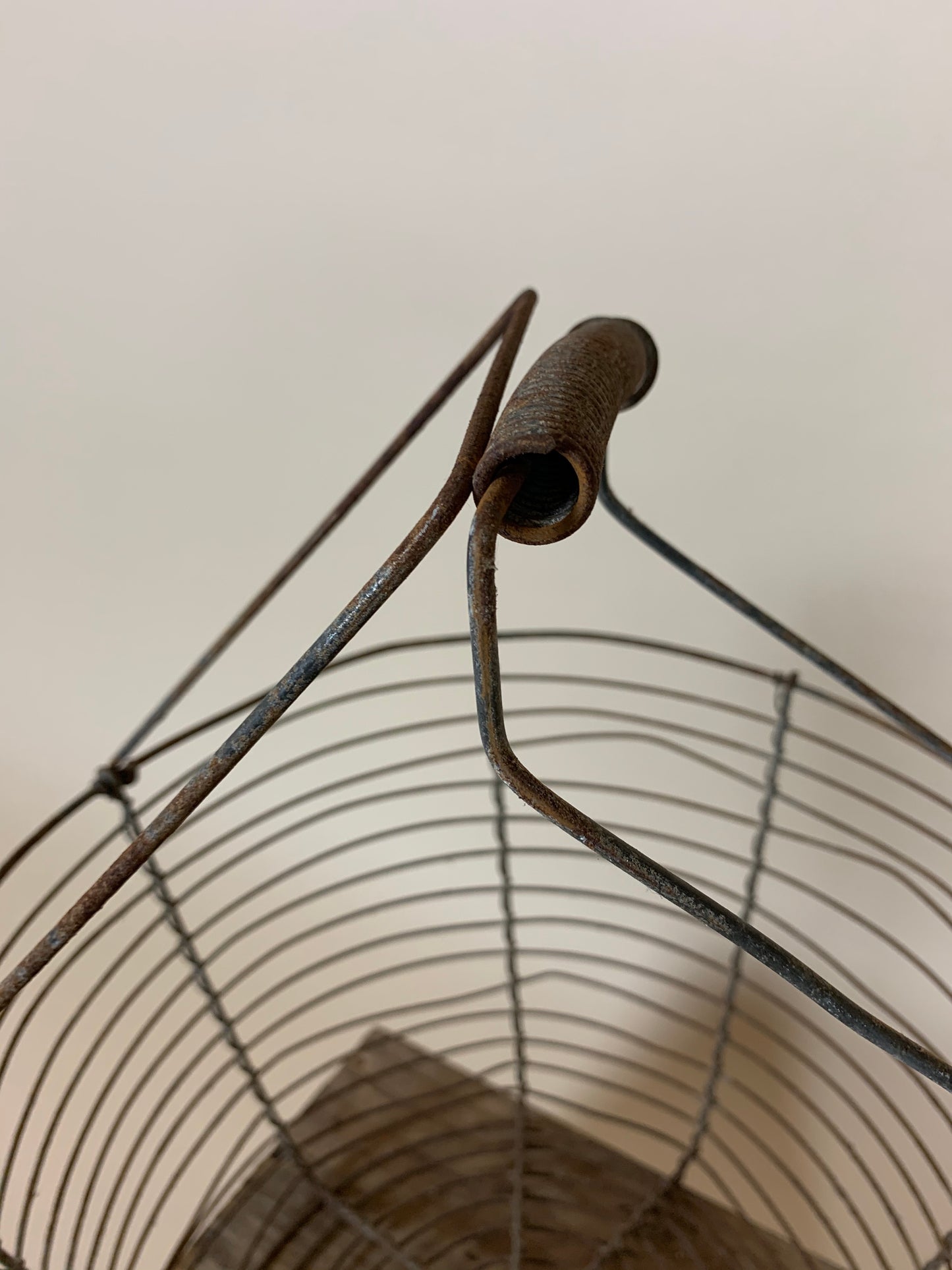 Schöner alter Eierkorb