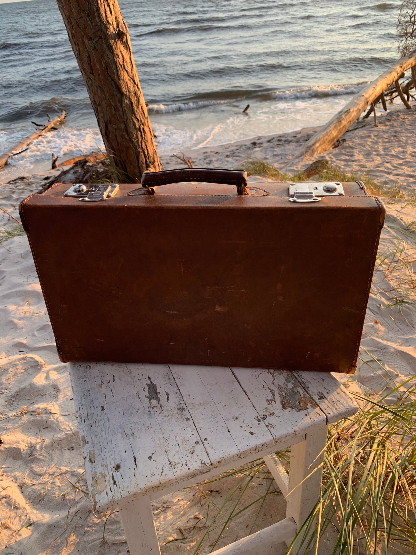 Koffer aus Leder mit viel Patina