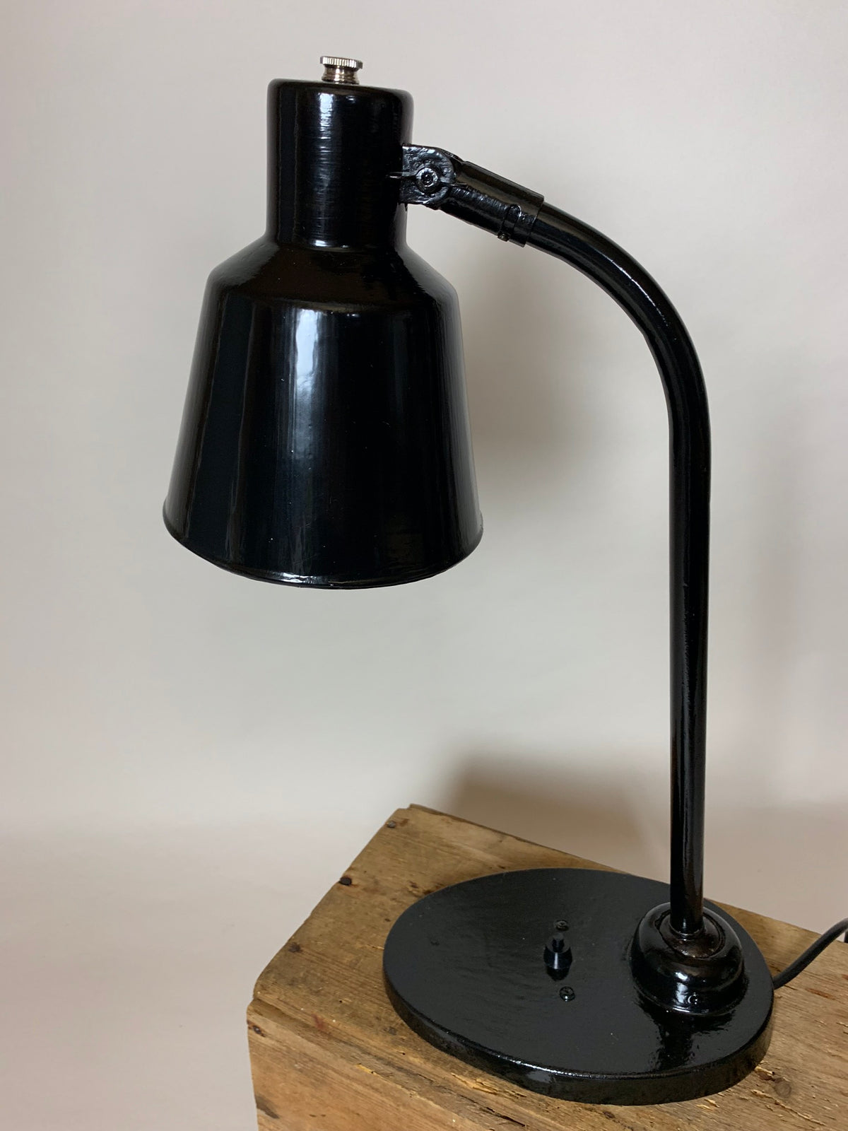 Schöne schwarze Vintage-Lampe