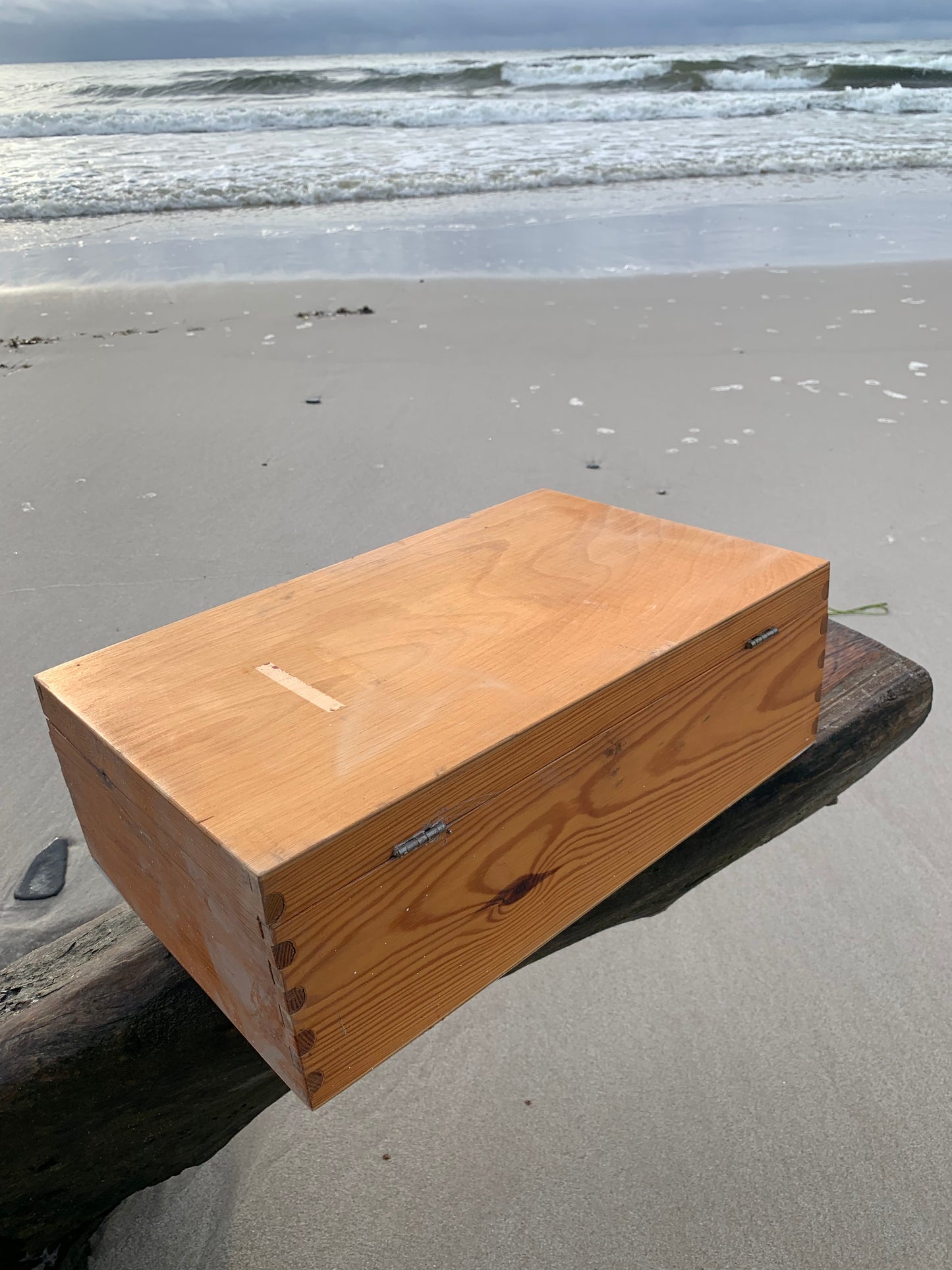 Holzkiste mit Deckel