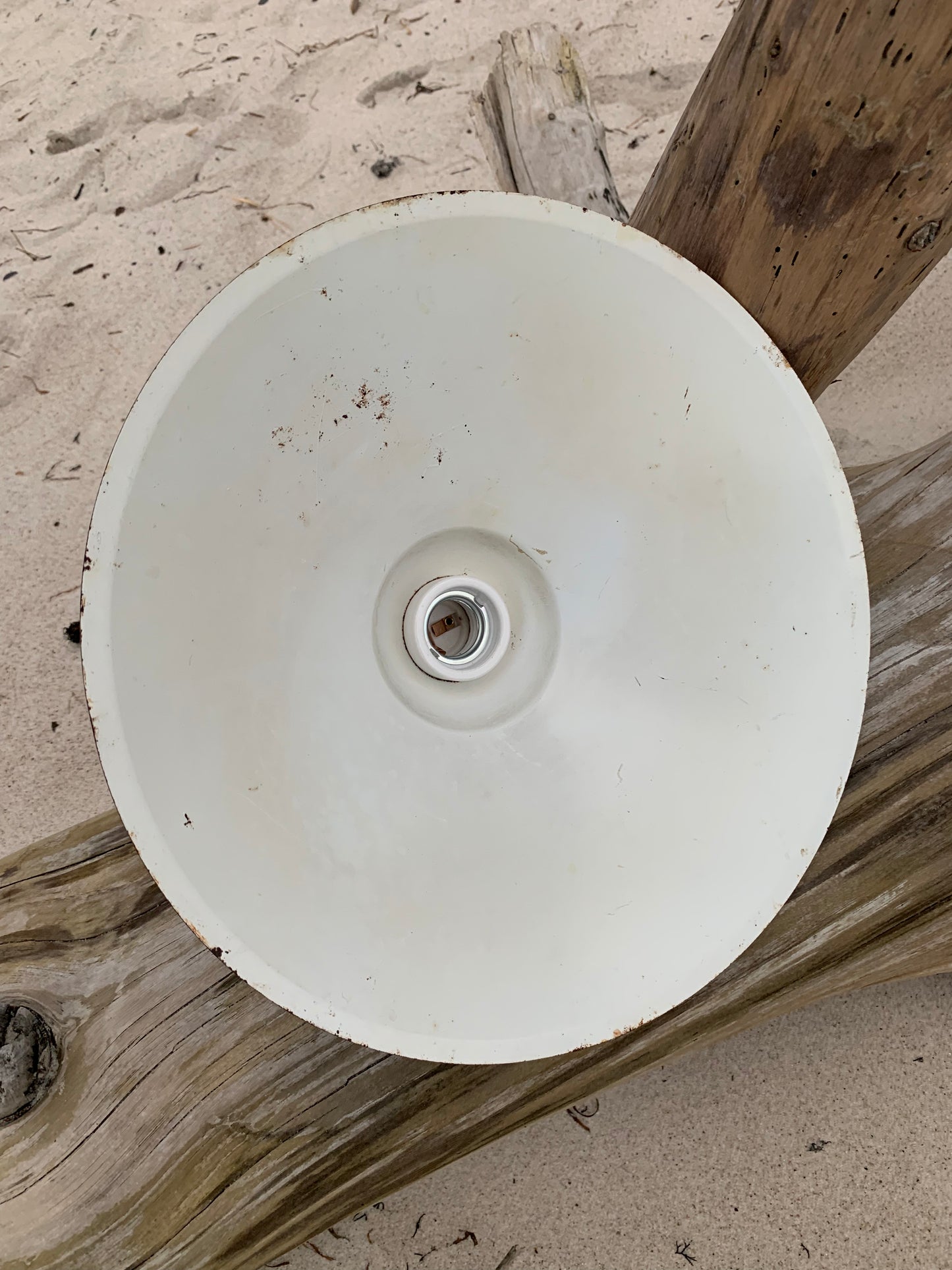 Lampe aus blauer Emaille