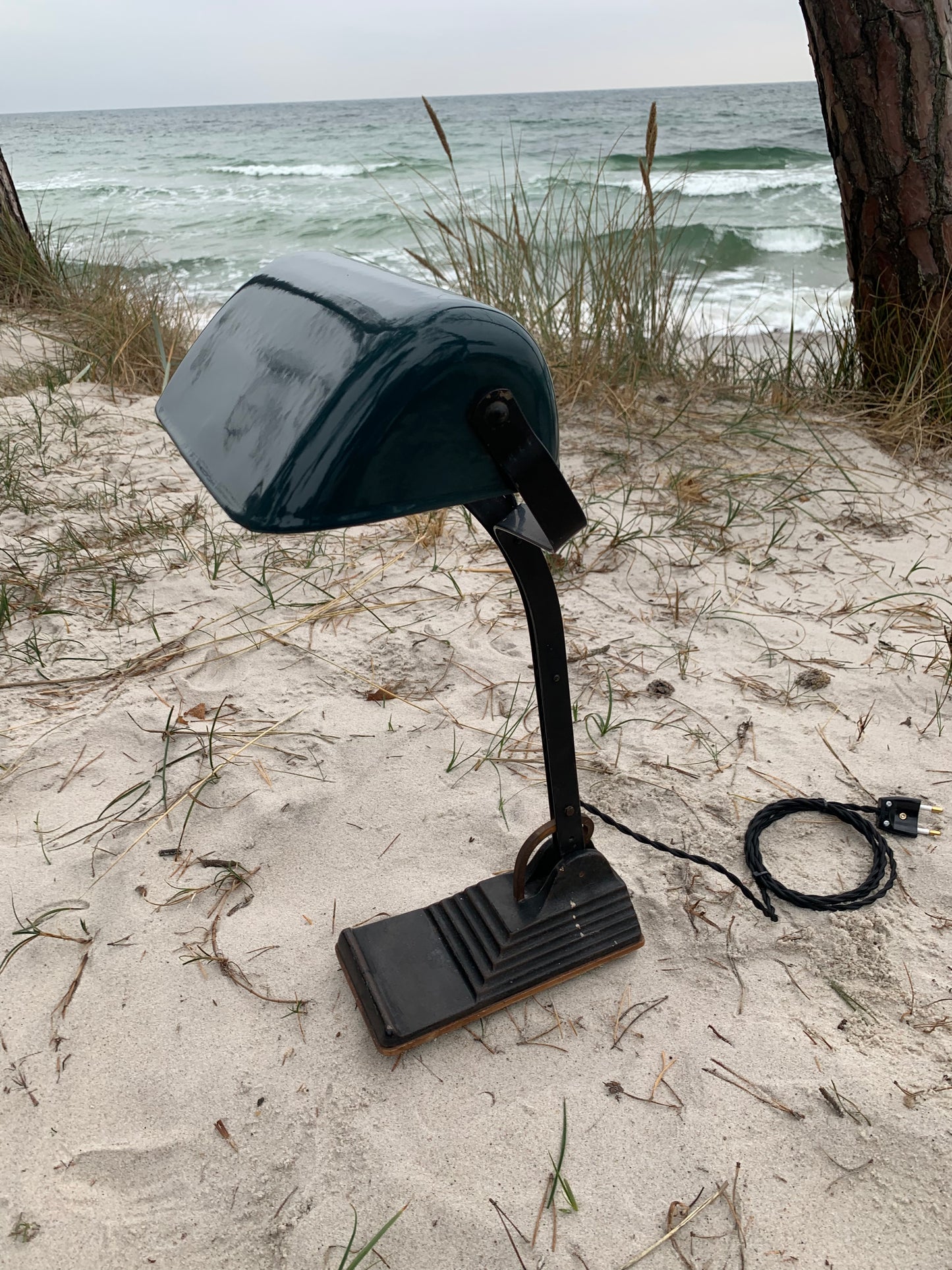 Notarlampe mit Emailschirm