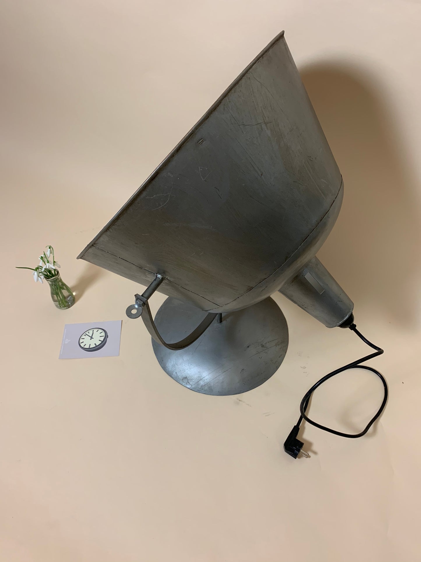 Große industrielle Stehlampe