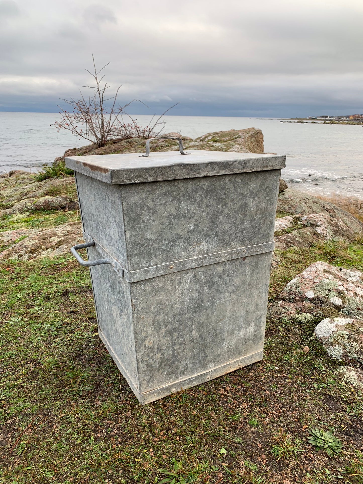 Aufbewahrungsbox mit Deckel