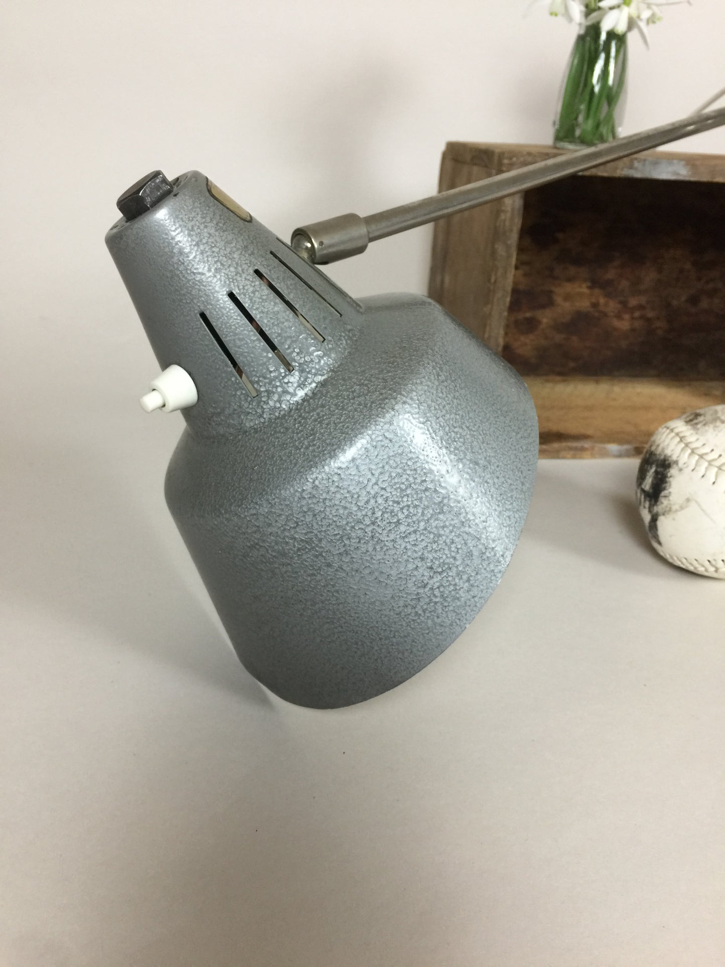 Schöne und charmante französische Schreibtischlampe