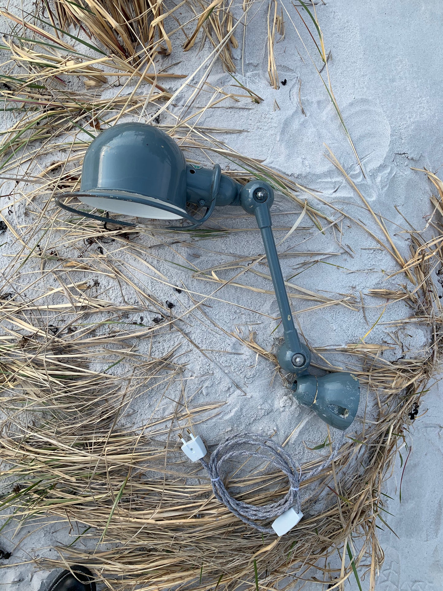Jieldé Wandleuchte in Grau mit viel Patina