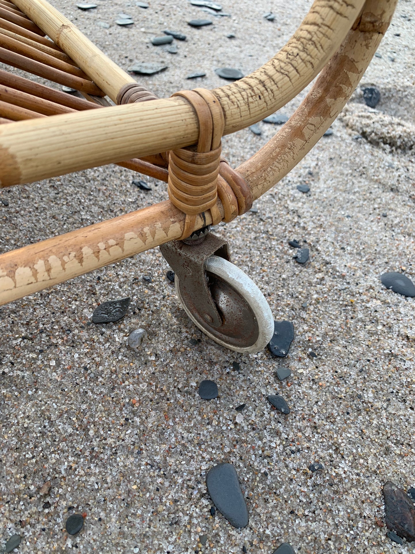 Tisch/Wagen aus Bambus