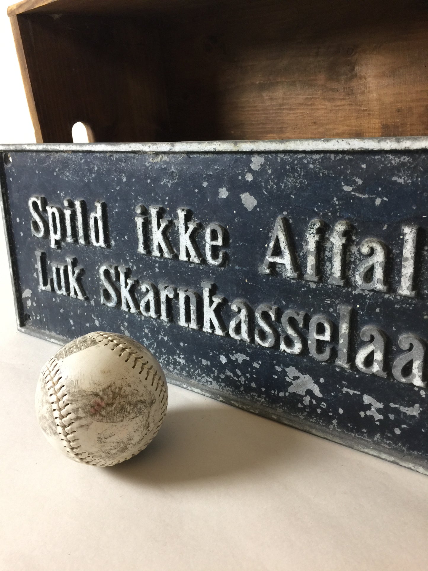 Schönes und sehr seltenes Schild