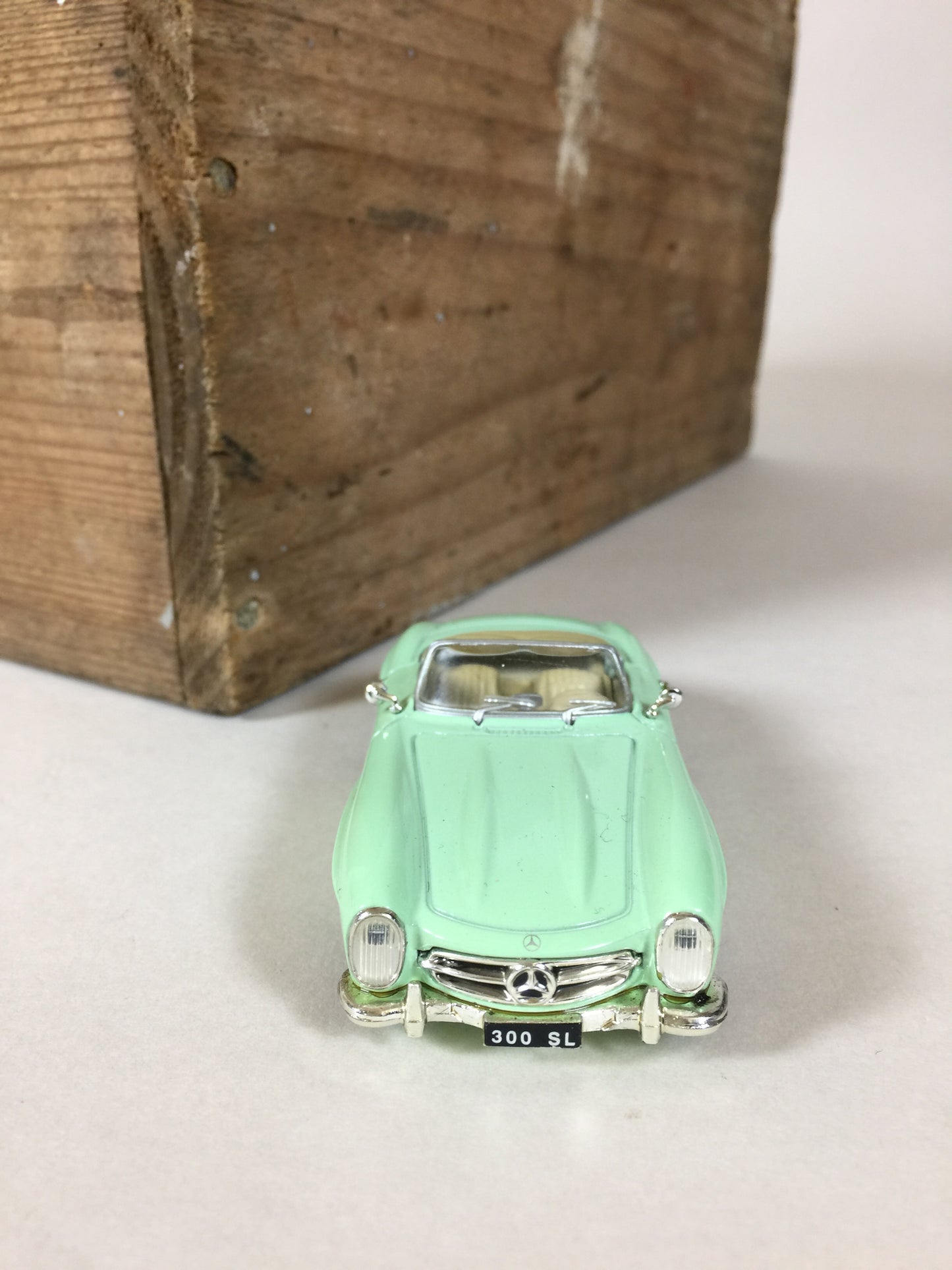 Schönes Mercedes 300 Corgi Modellauto