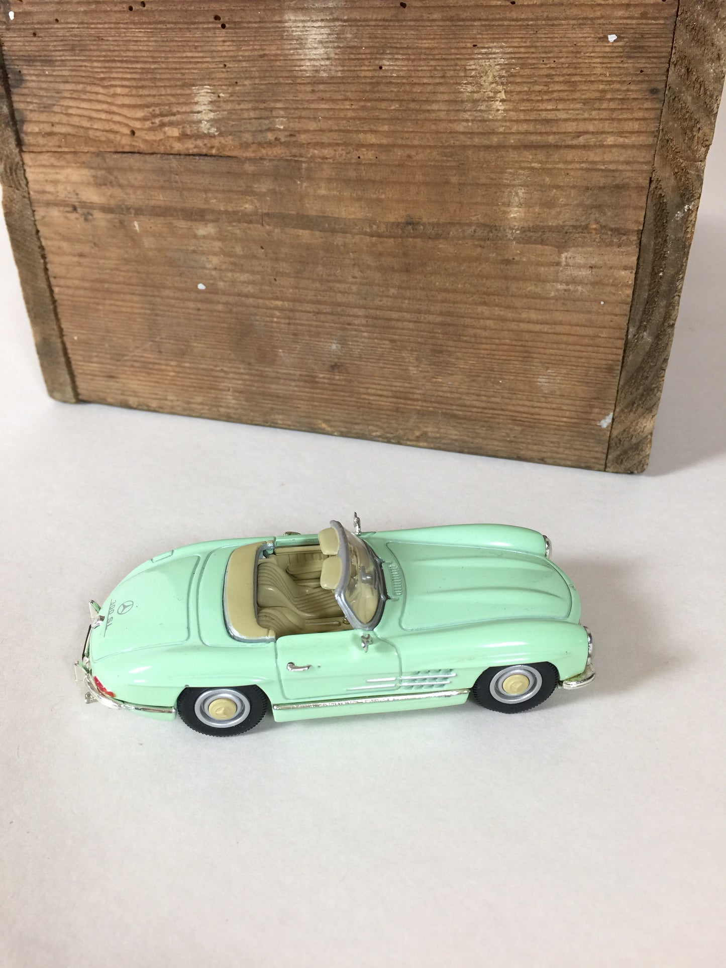 Schönes Mercedes 300 Corgi Modellauto