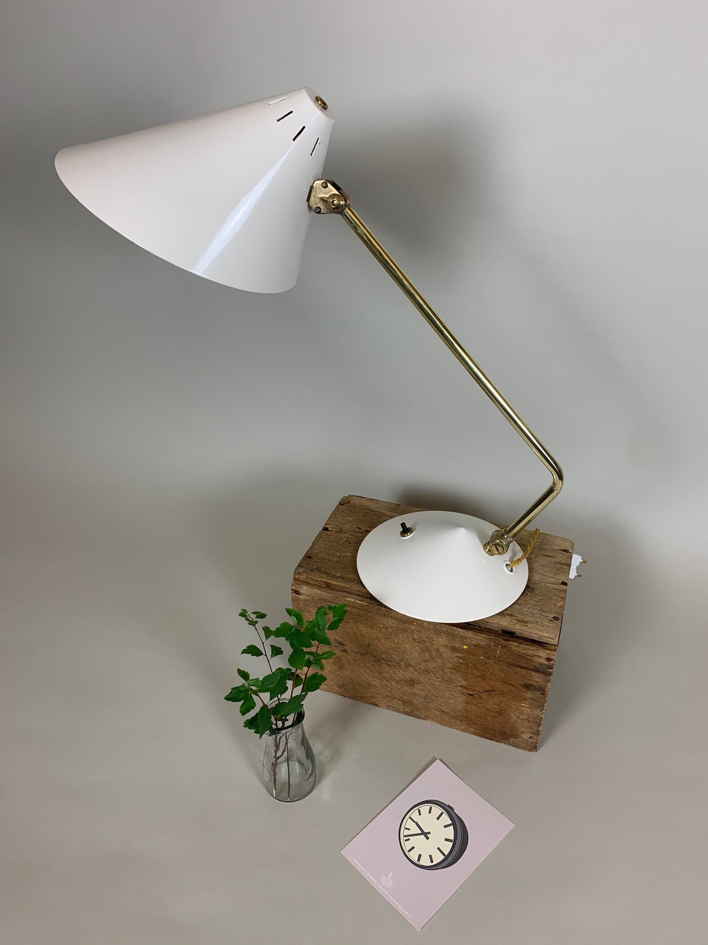 Hala Tischlampe - Weiß und Messing