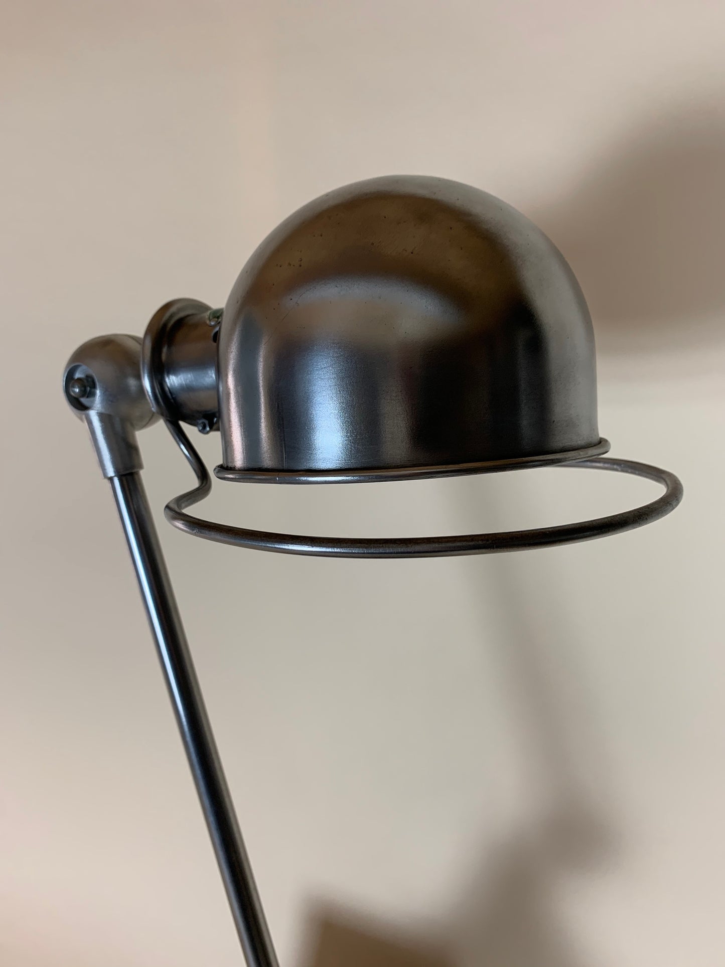 Jieldé-Lampe mit einem Arm und einem schönen Fuß