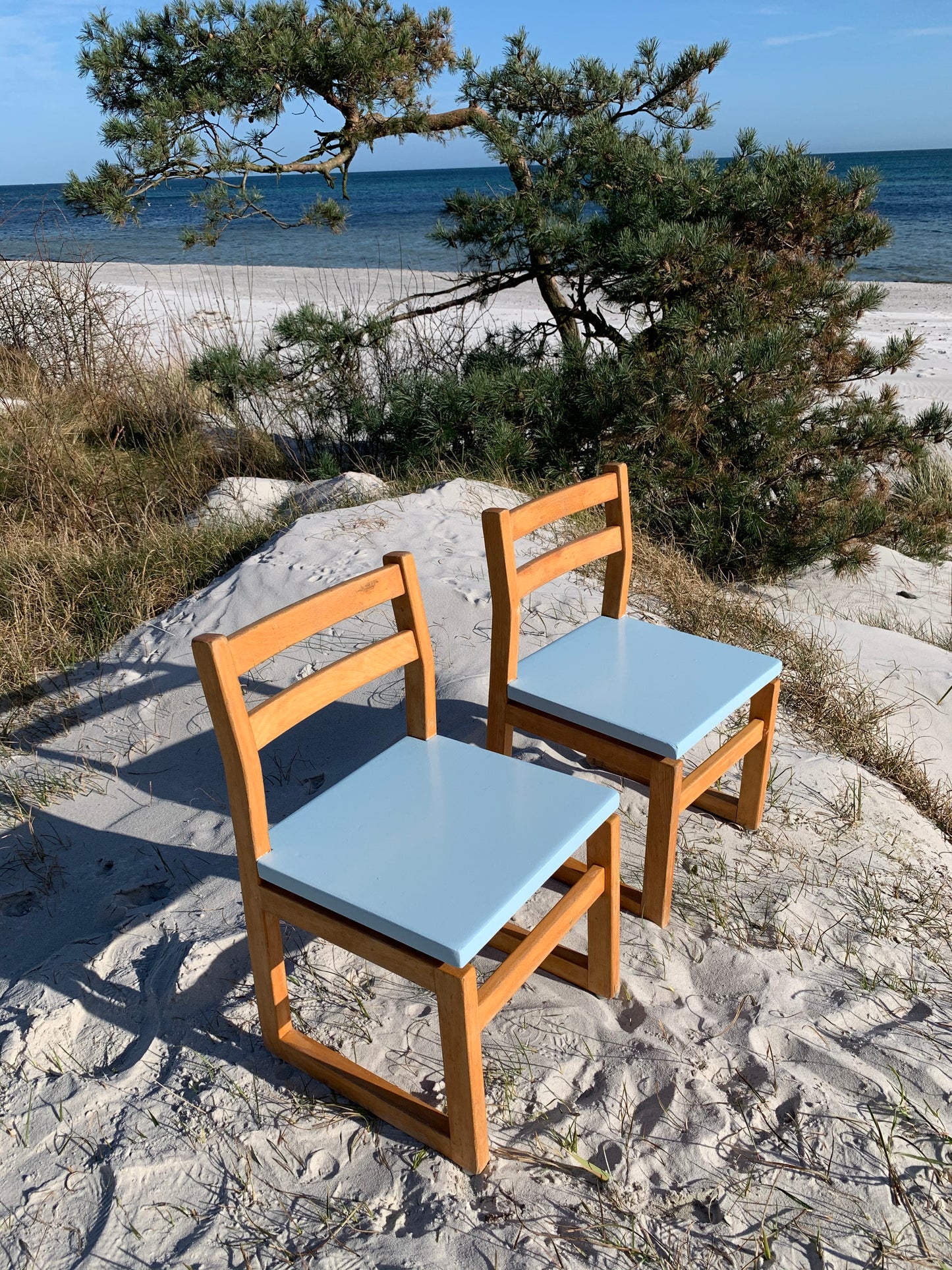 Kinderstuhl aus Holz mit Sitzfläche in hellblau - Der Preis gilt pro STCK.