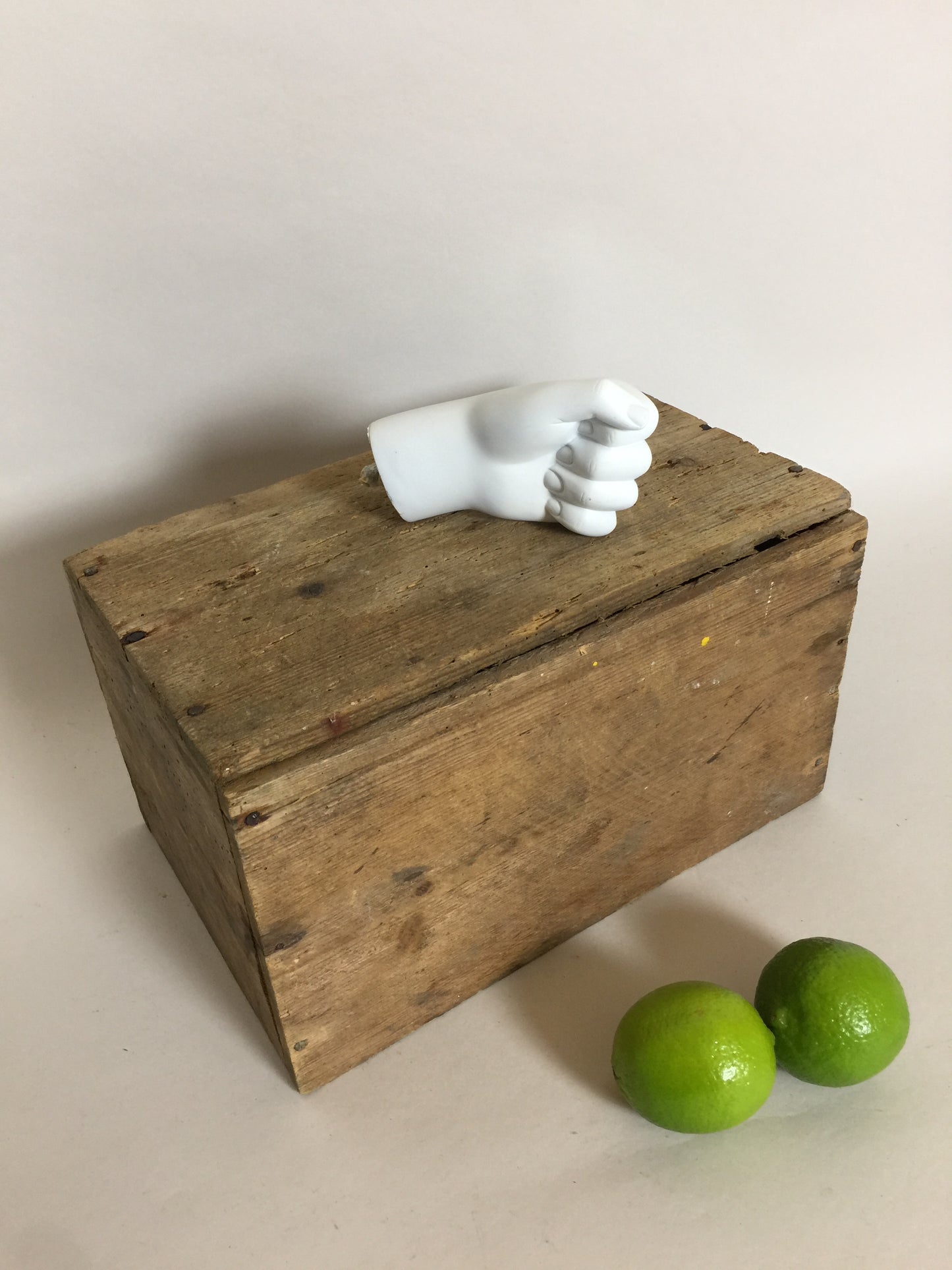 Ist in dieser Hand etwas versteckt?