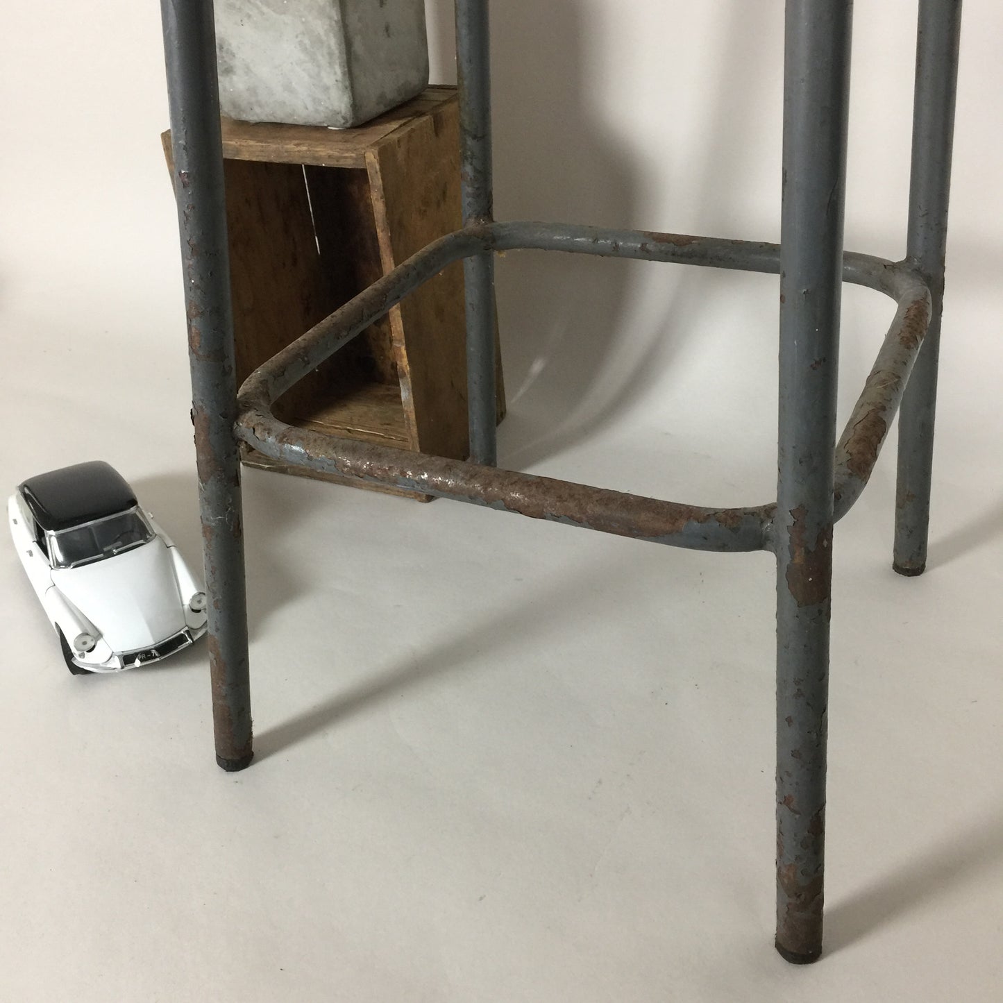 Hoher industrieller Hocker