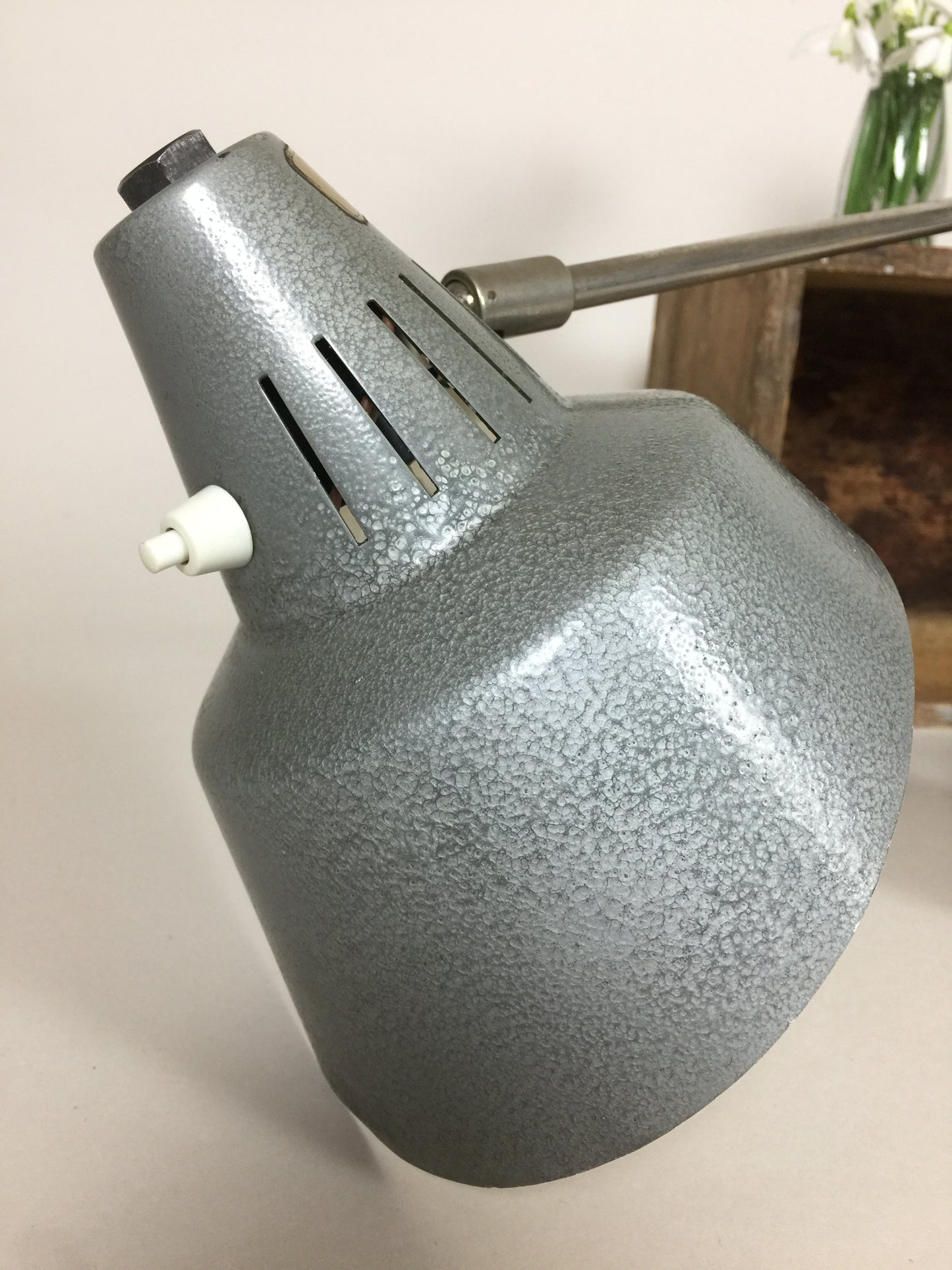 Schöne und charmante französische Schreibtischlampe