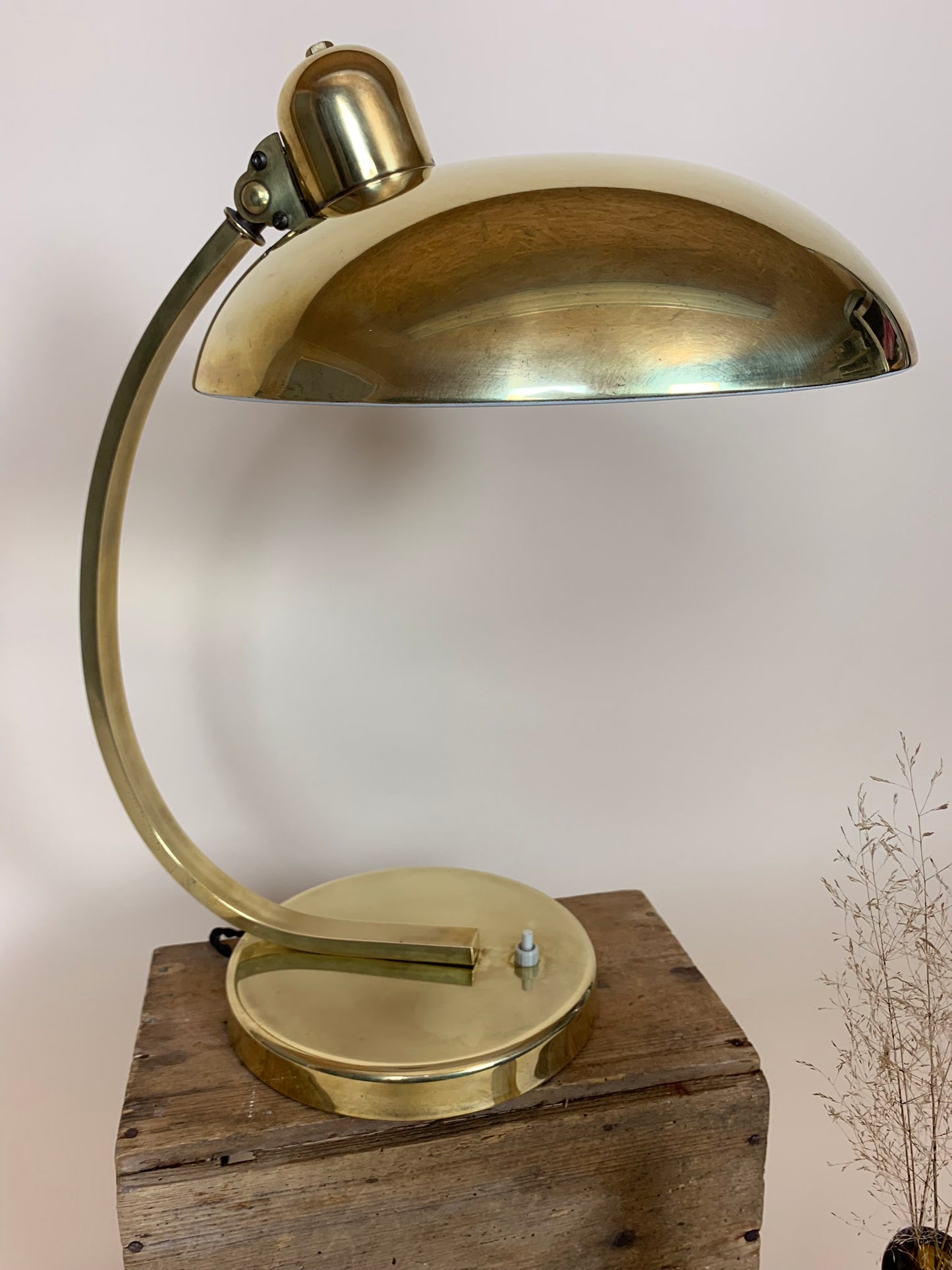Schöne Christian Dell Tischlampe aus Messing Modell 6750