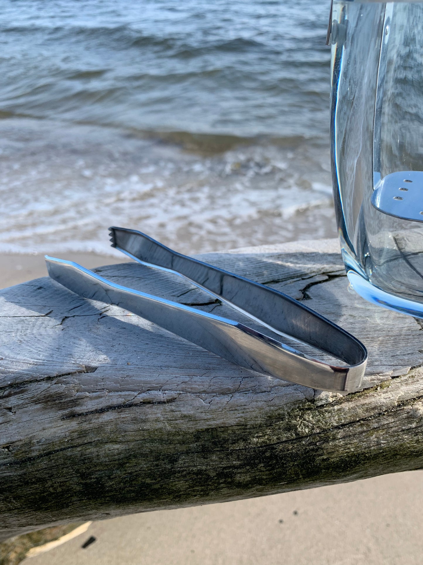 Eiskübel von Strömbergshyttan mit Algen und Gitter