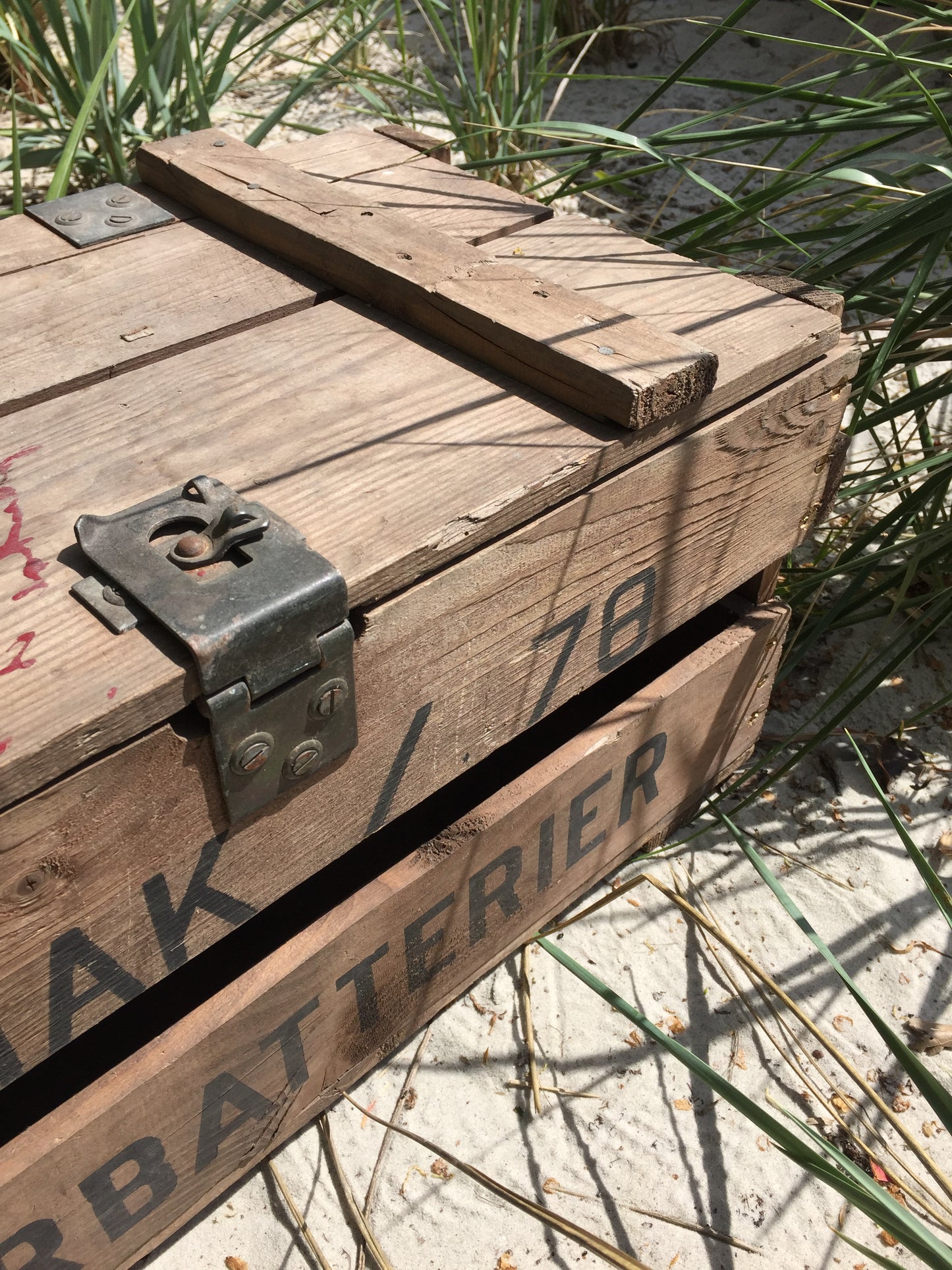 Batteriekasten aus Holz mit Deckel