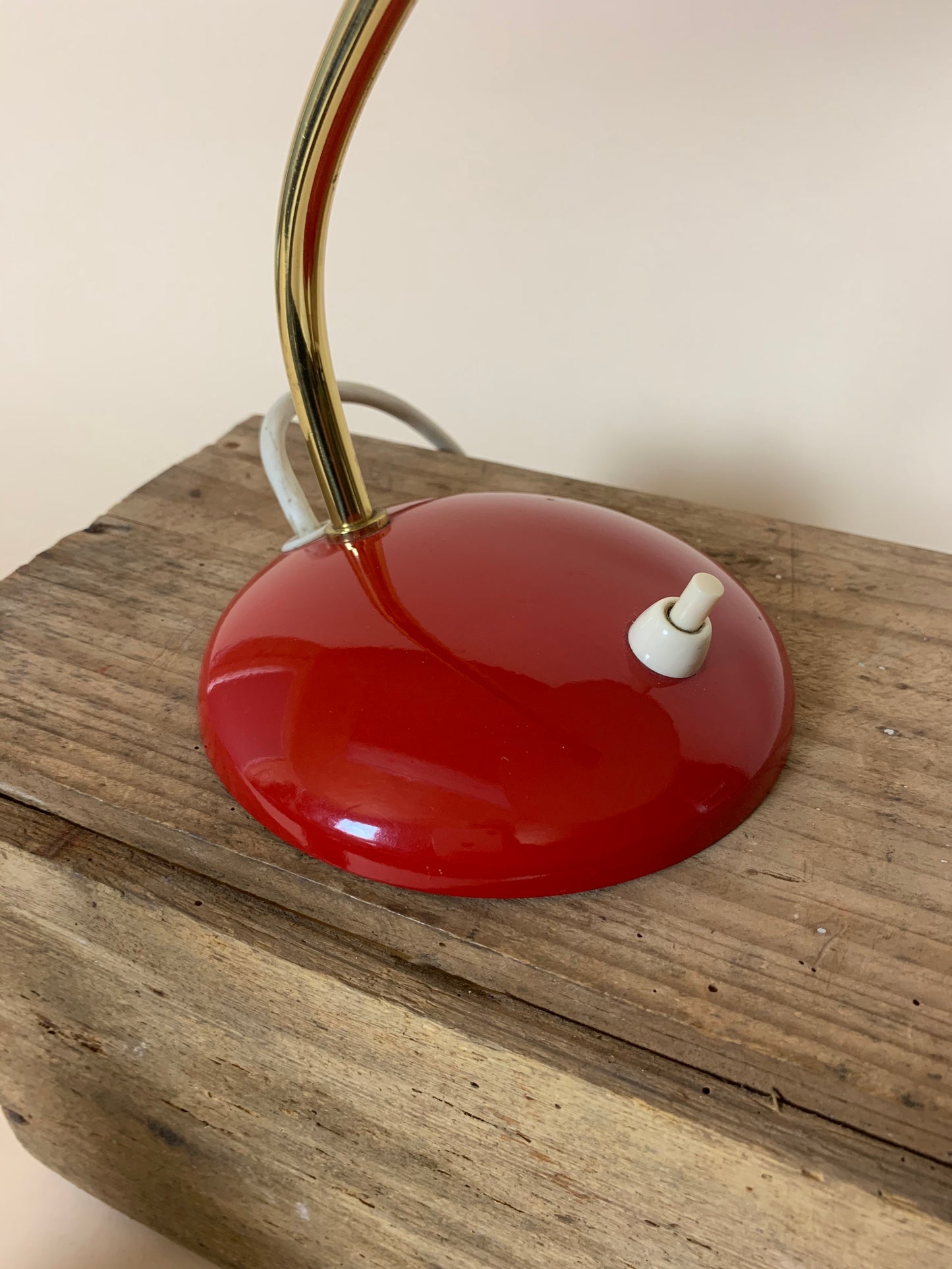 Kaiser Idell 6781 - Rot mit Messingarm