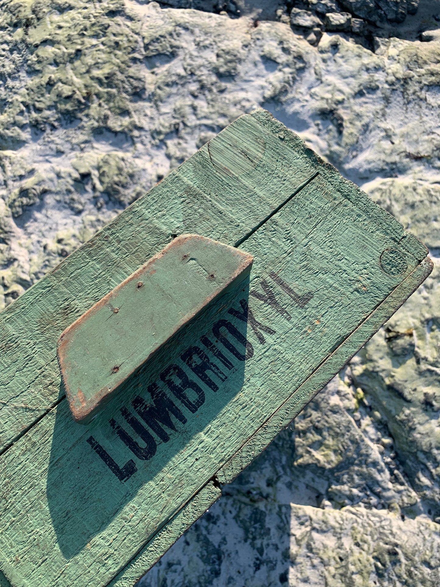 Französische Holzkiste mit Aufdruck