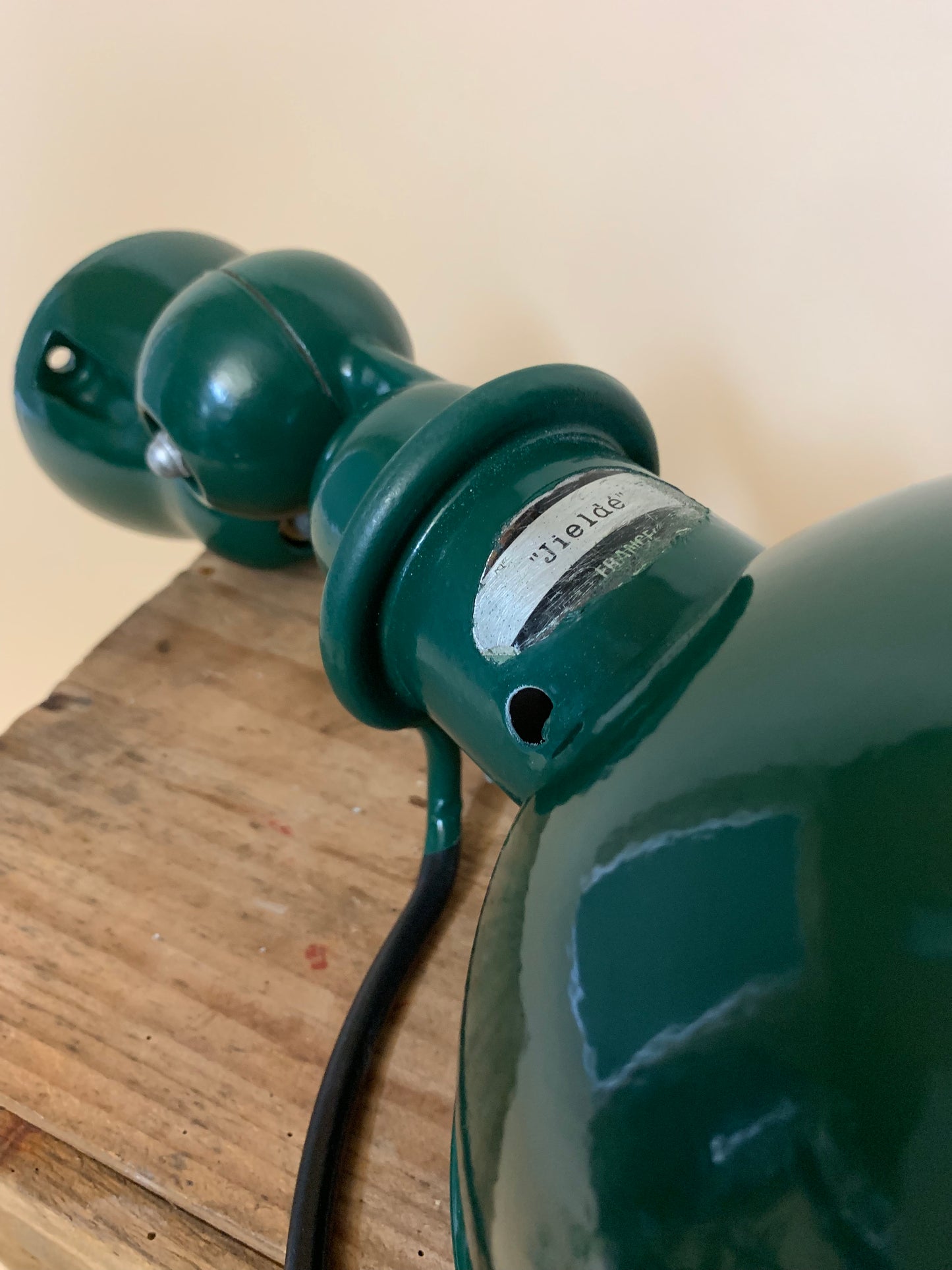 Grüne Jieldé-Wandlampe
