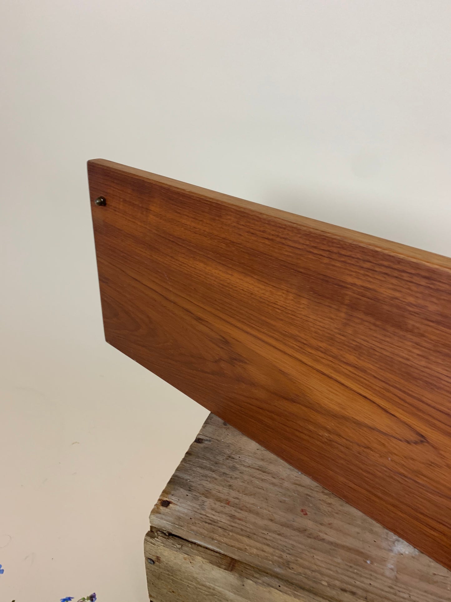 Regal aus Teakholz
