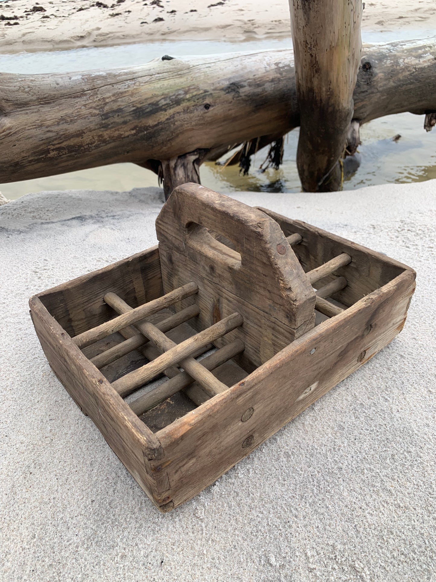 Holzkiste mit 12 Fächern