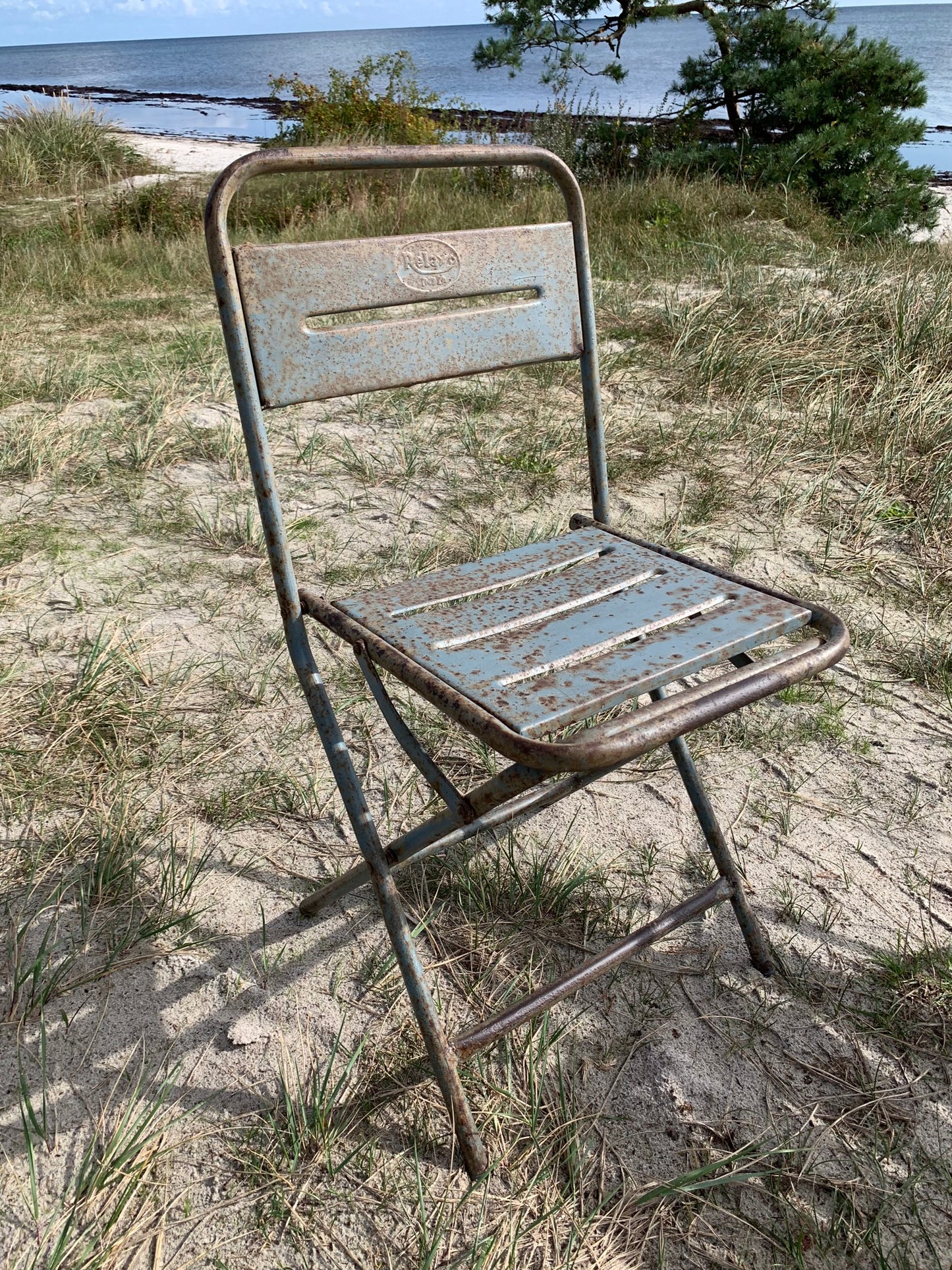Roher Klappstuhl mit Patina - der Preis gilt pro STCK.