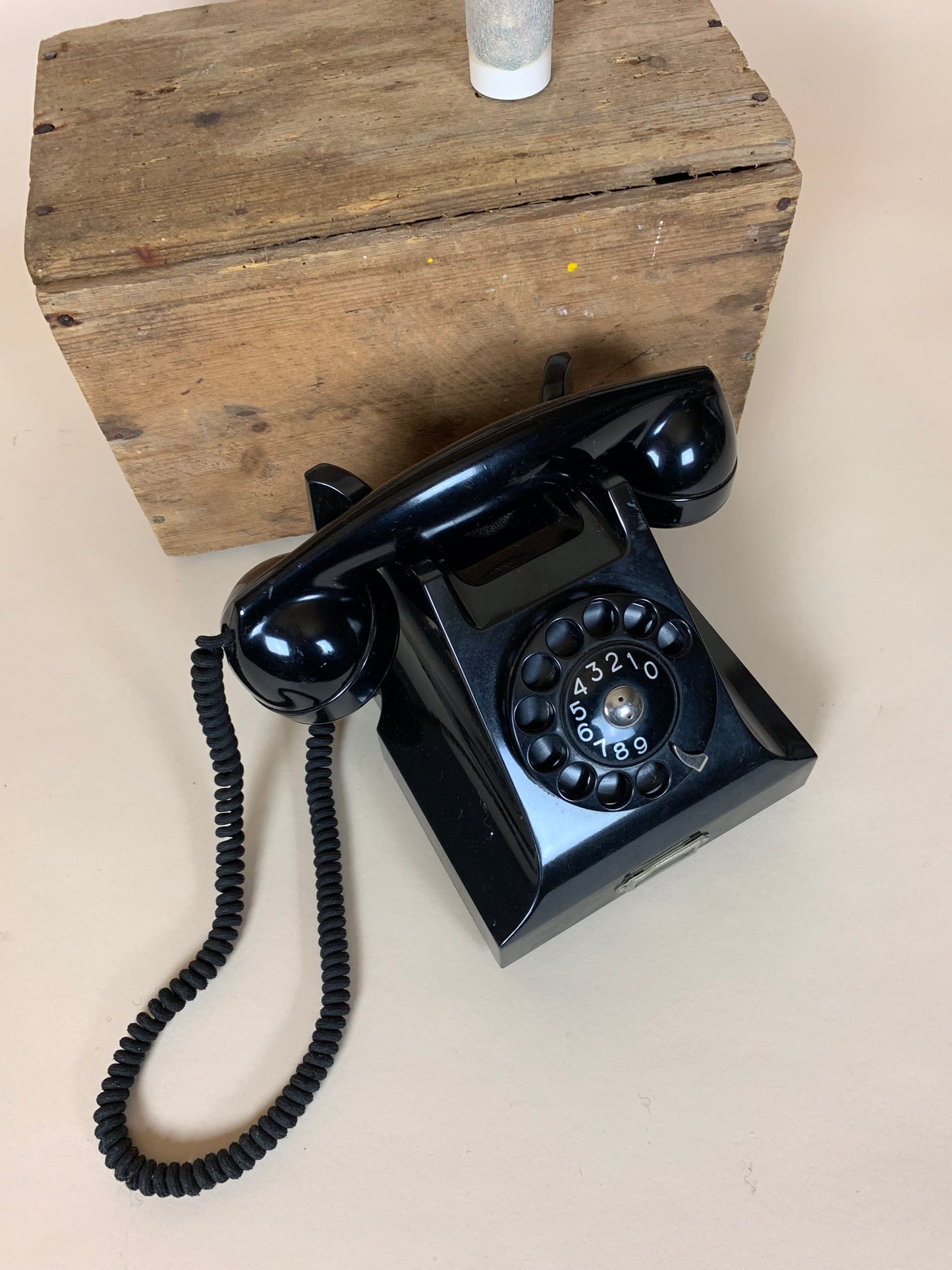 Altes Telefon aus Bakelit
