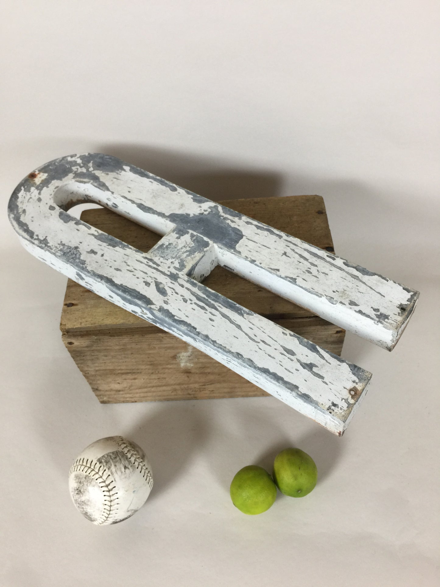 Schöner alter Fassadenbuchstabe A