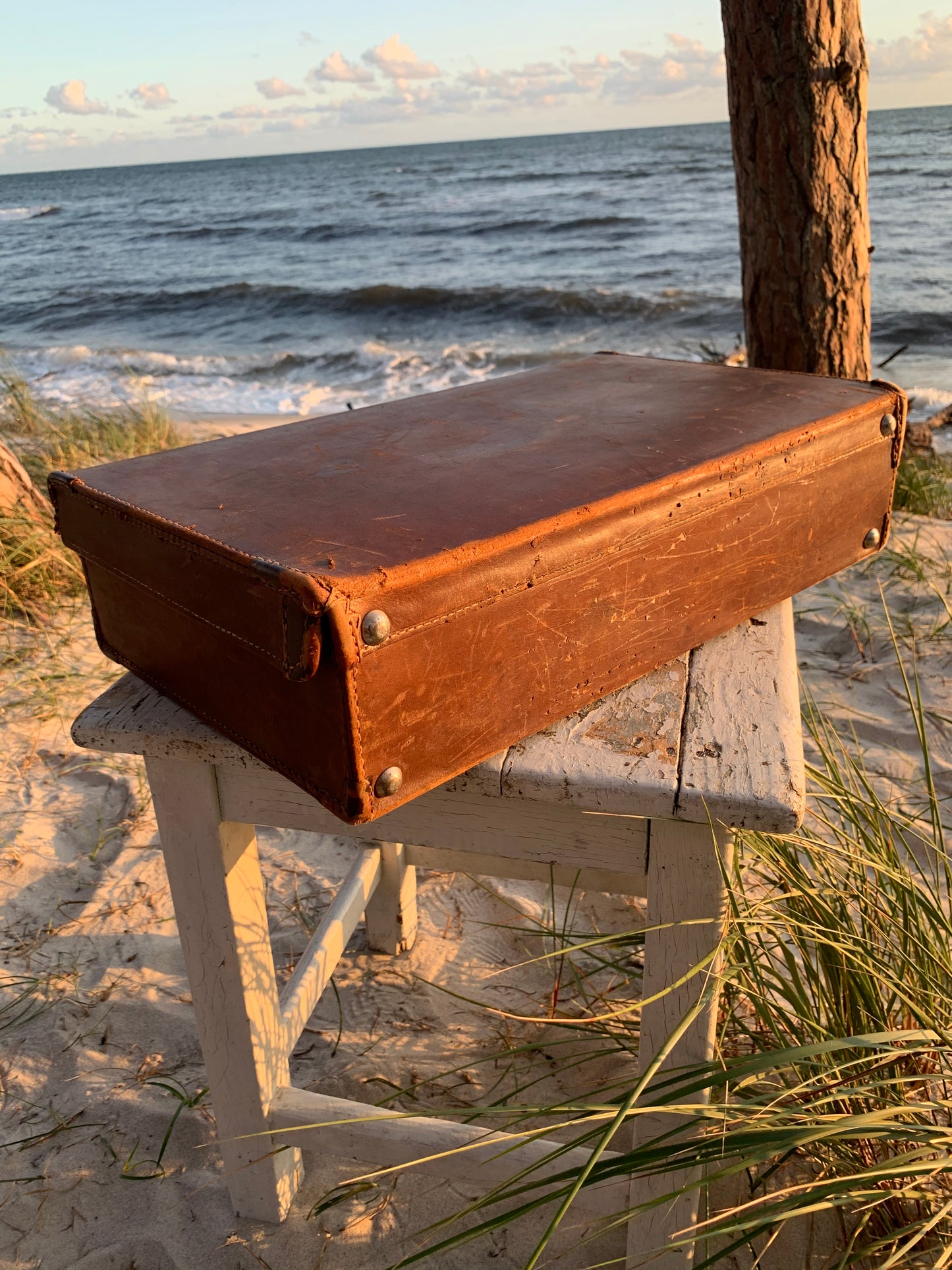 Koffer aus Leder mit viel Patina