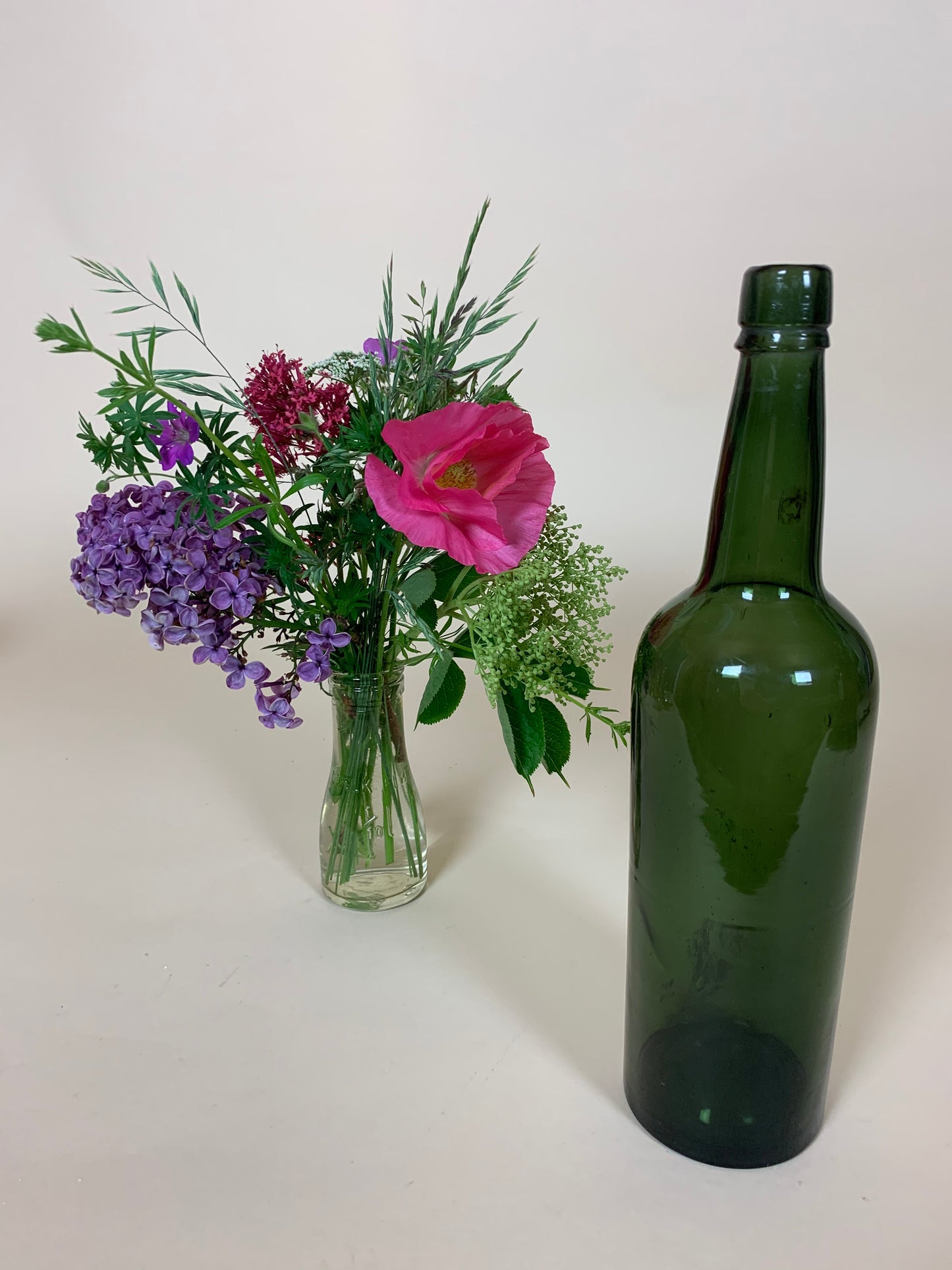 Dekorative grüne Flasche