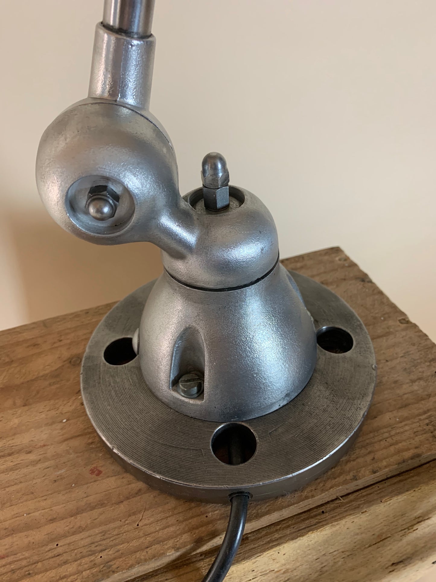 Jieldé-Lampe mit einem Arm und einem schönen Fuß