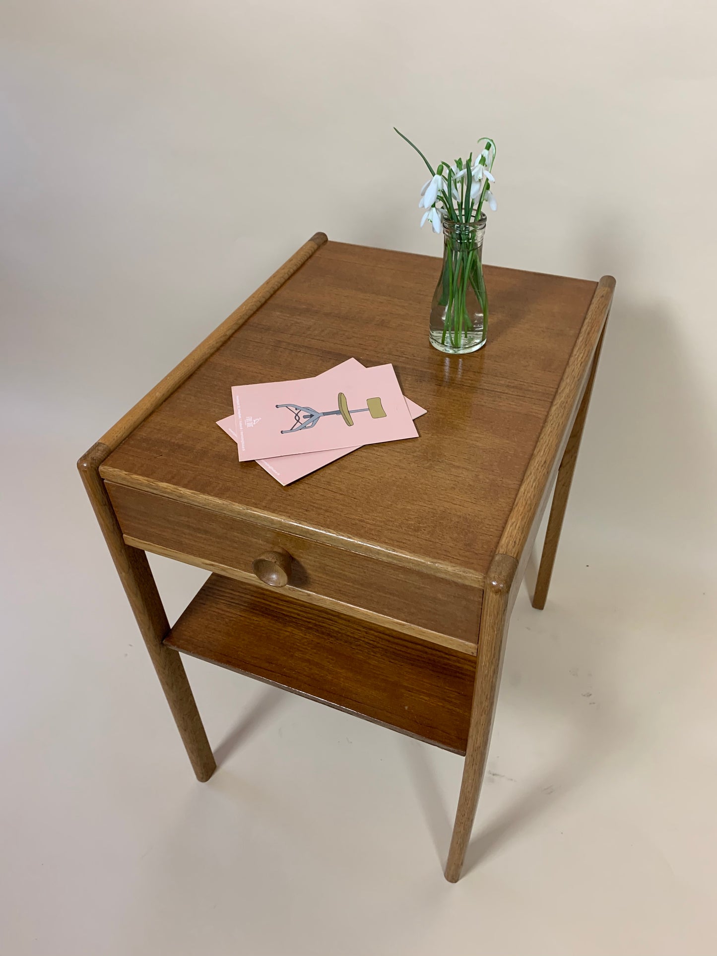 Teaktisch mit Schublade