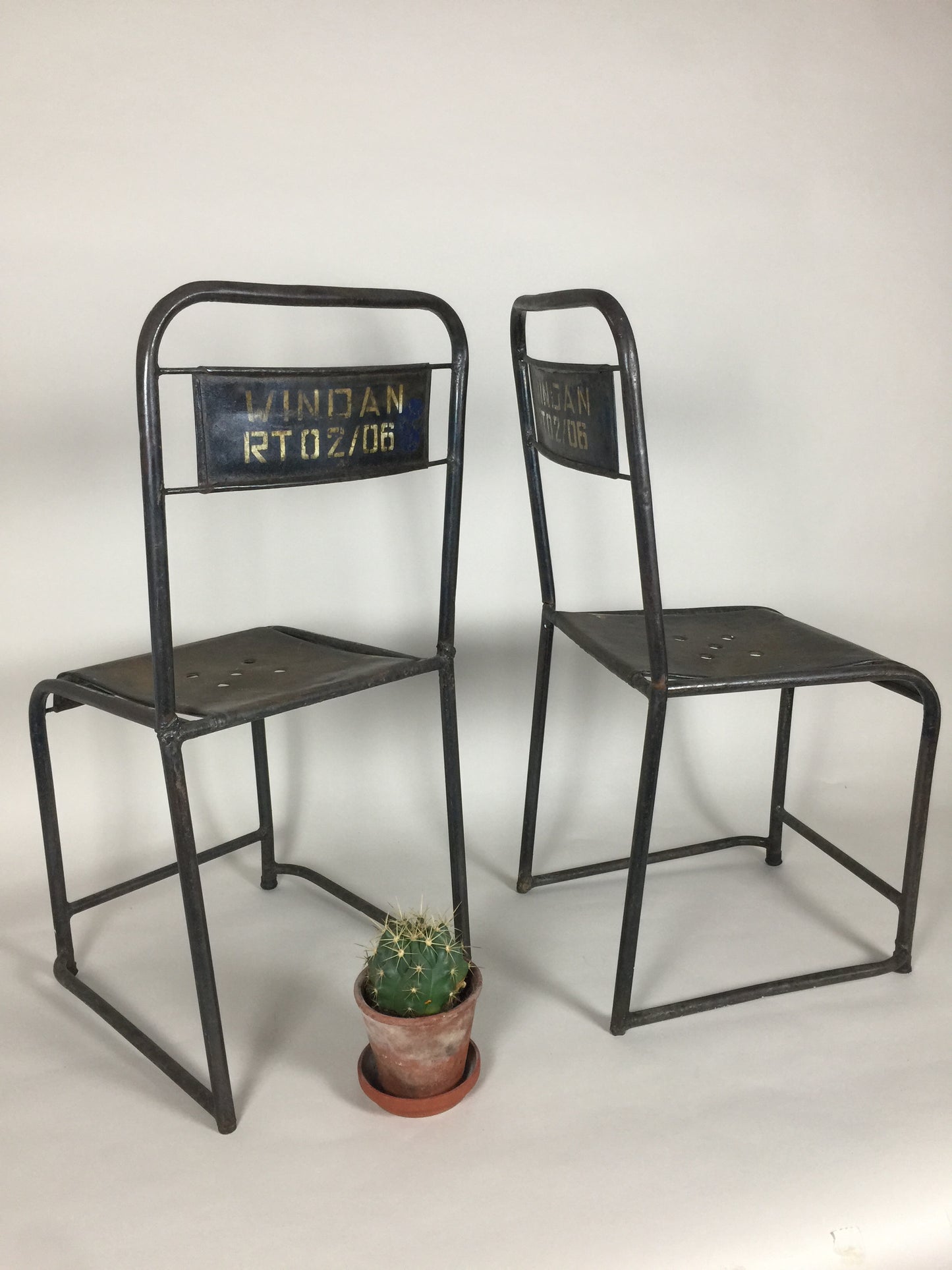 Rohe und köstliche Caféstühle (2er-Set)